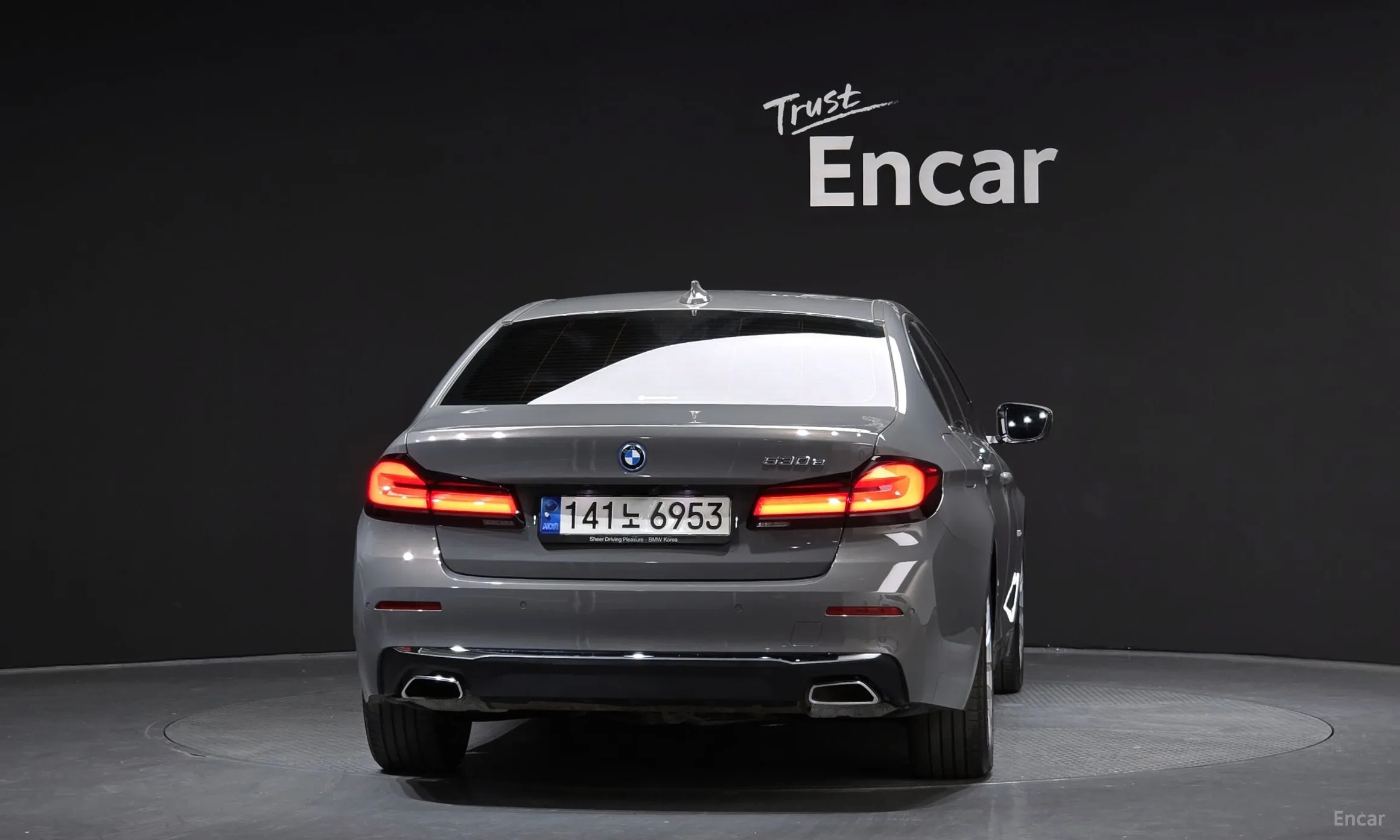 BMW 5 Series (G30) превью 4