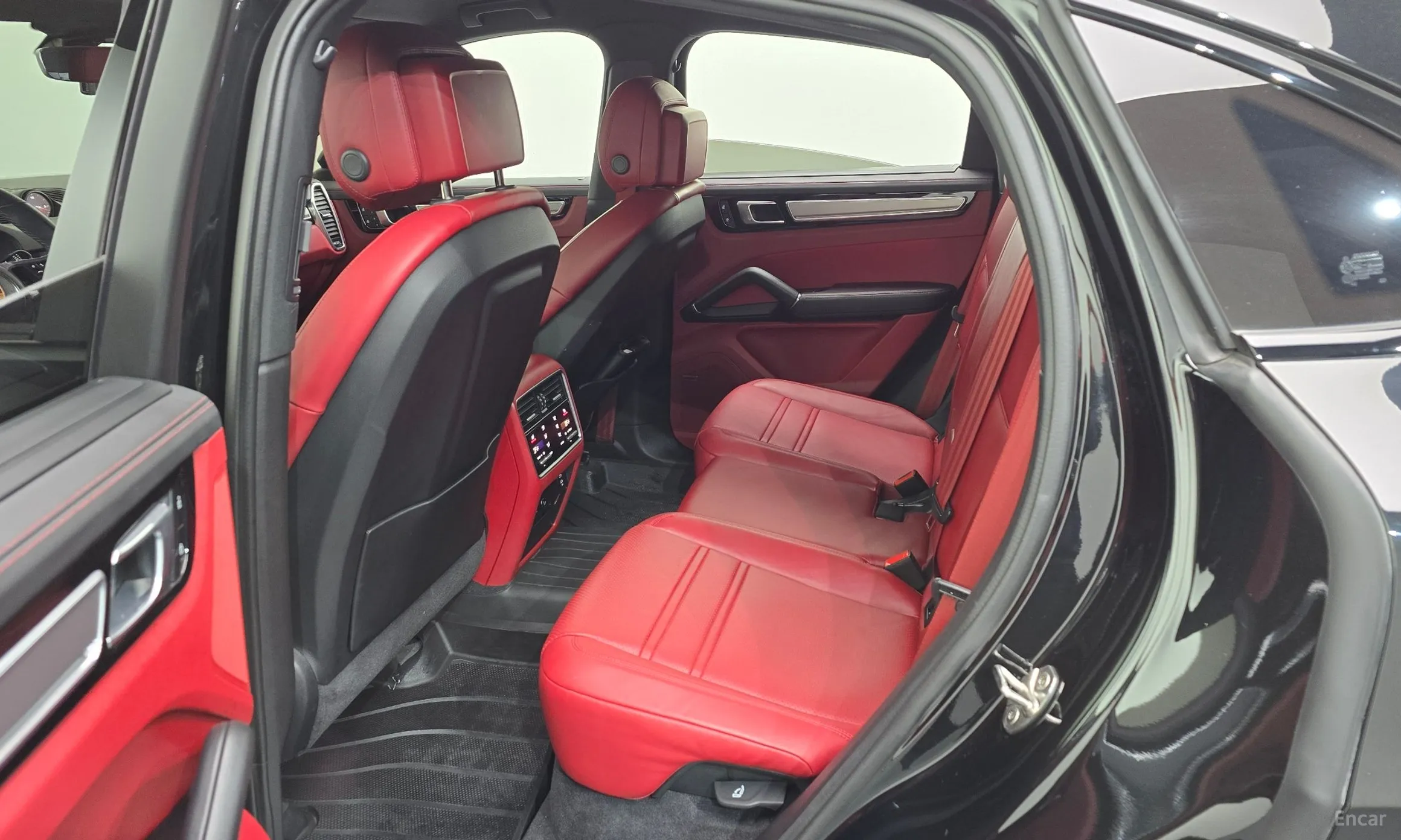 Porsche Cayenne (PO536) превью 11