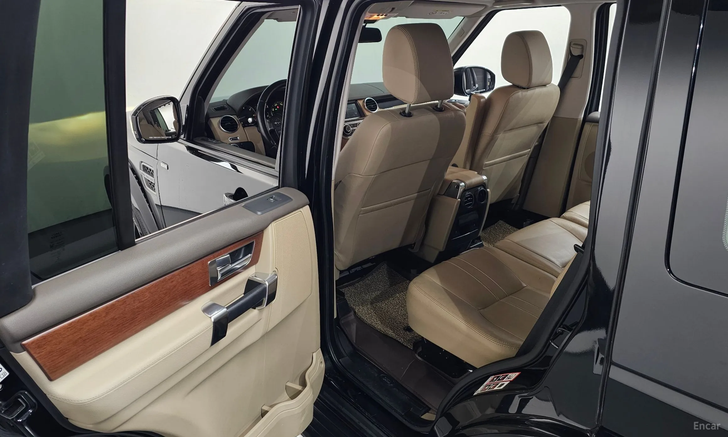 Land Rover Discovery 4 превью 12