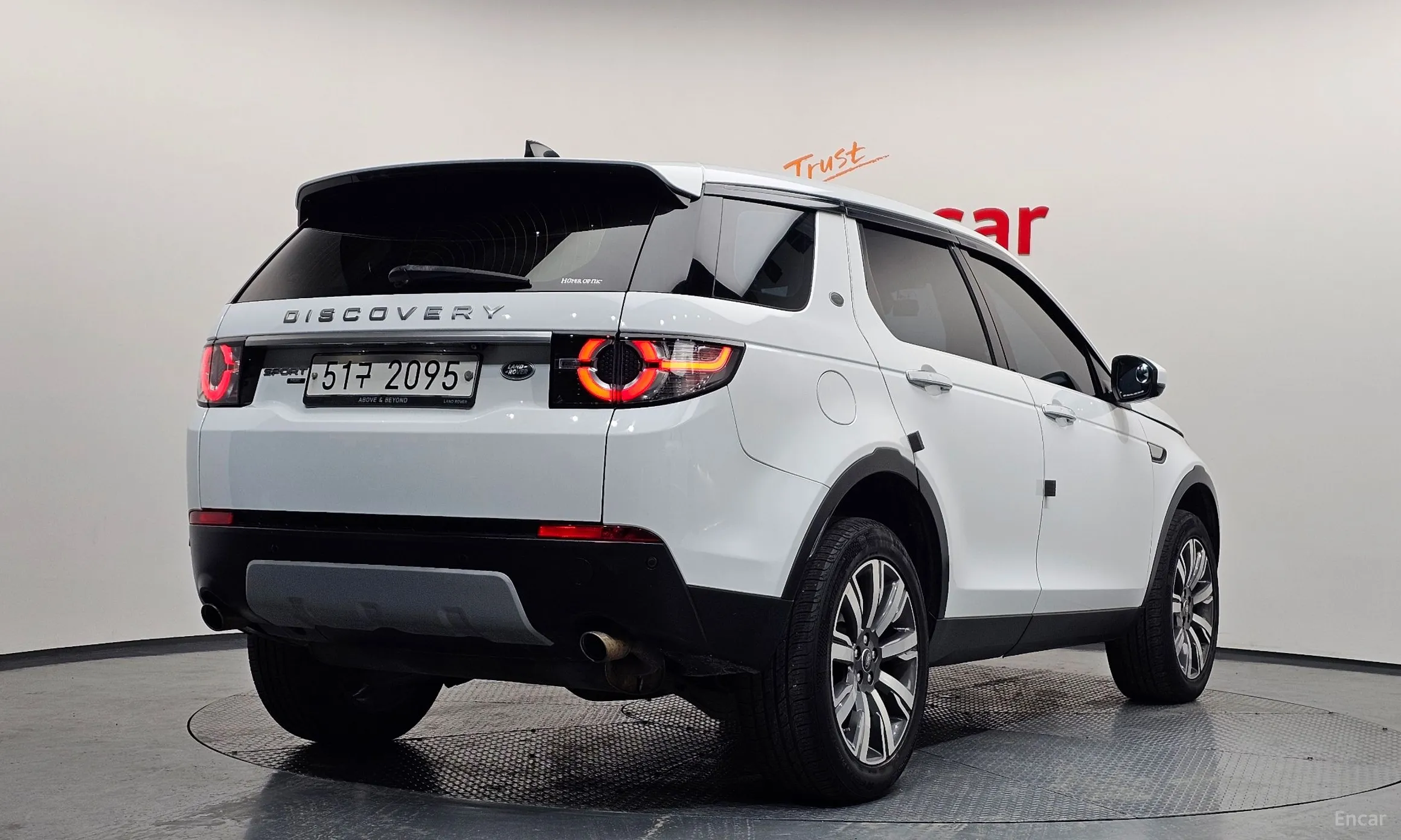 Land Rover Discovery Sports превью 2