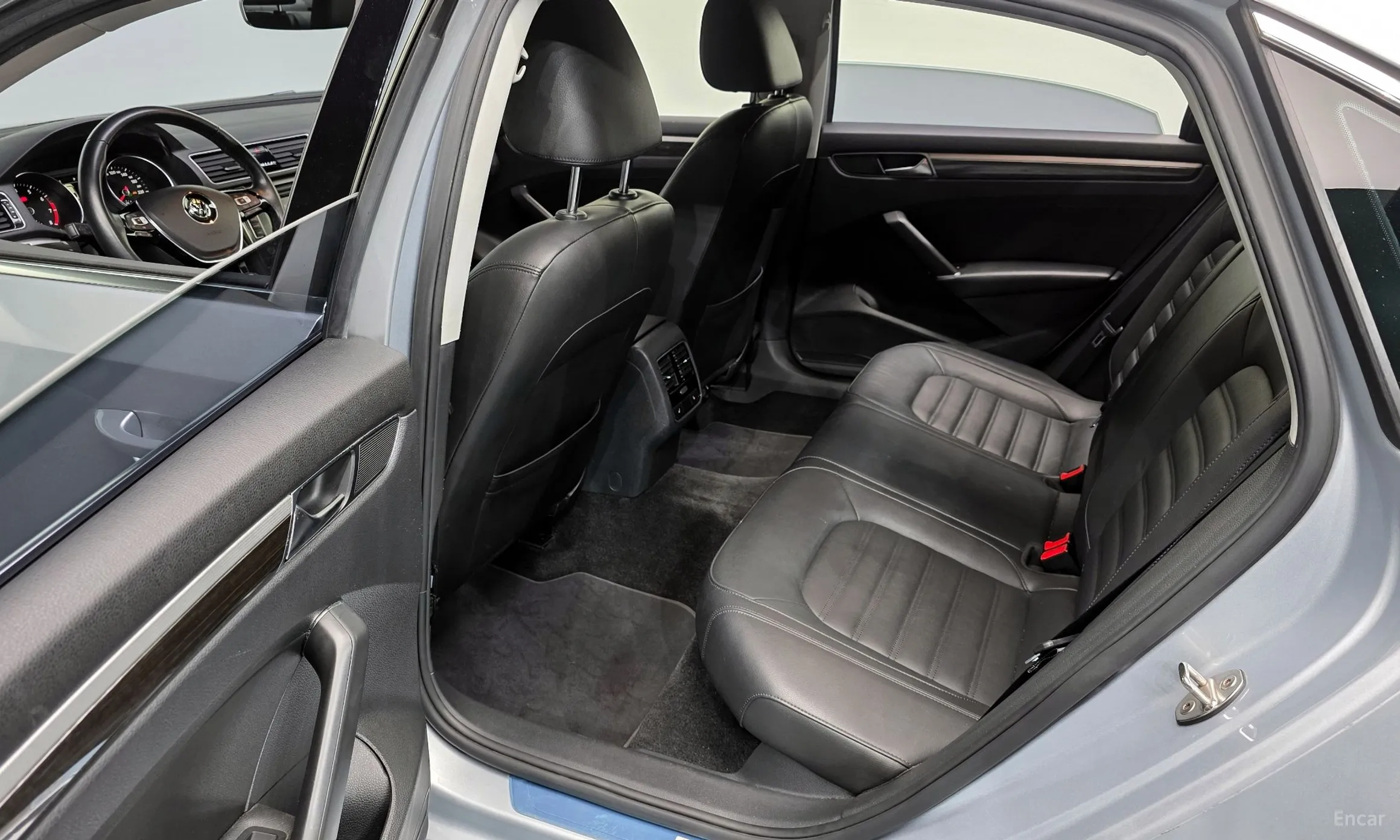 Volkswagen The New Passat превью 12