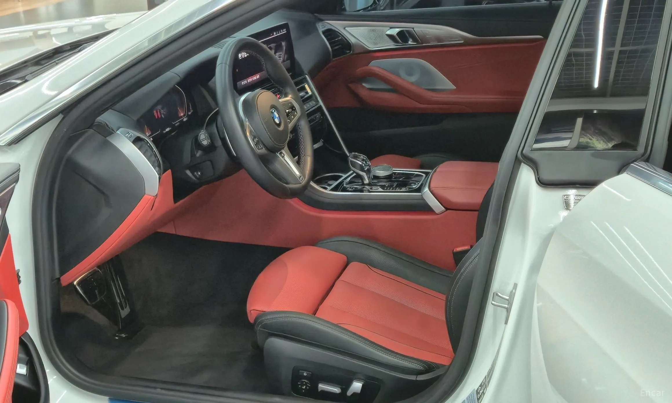BMW 8-series (G15) превью 10