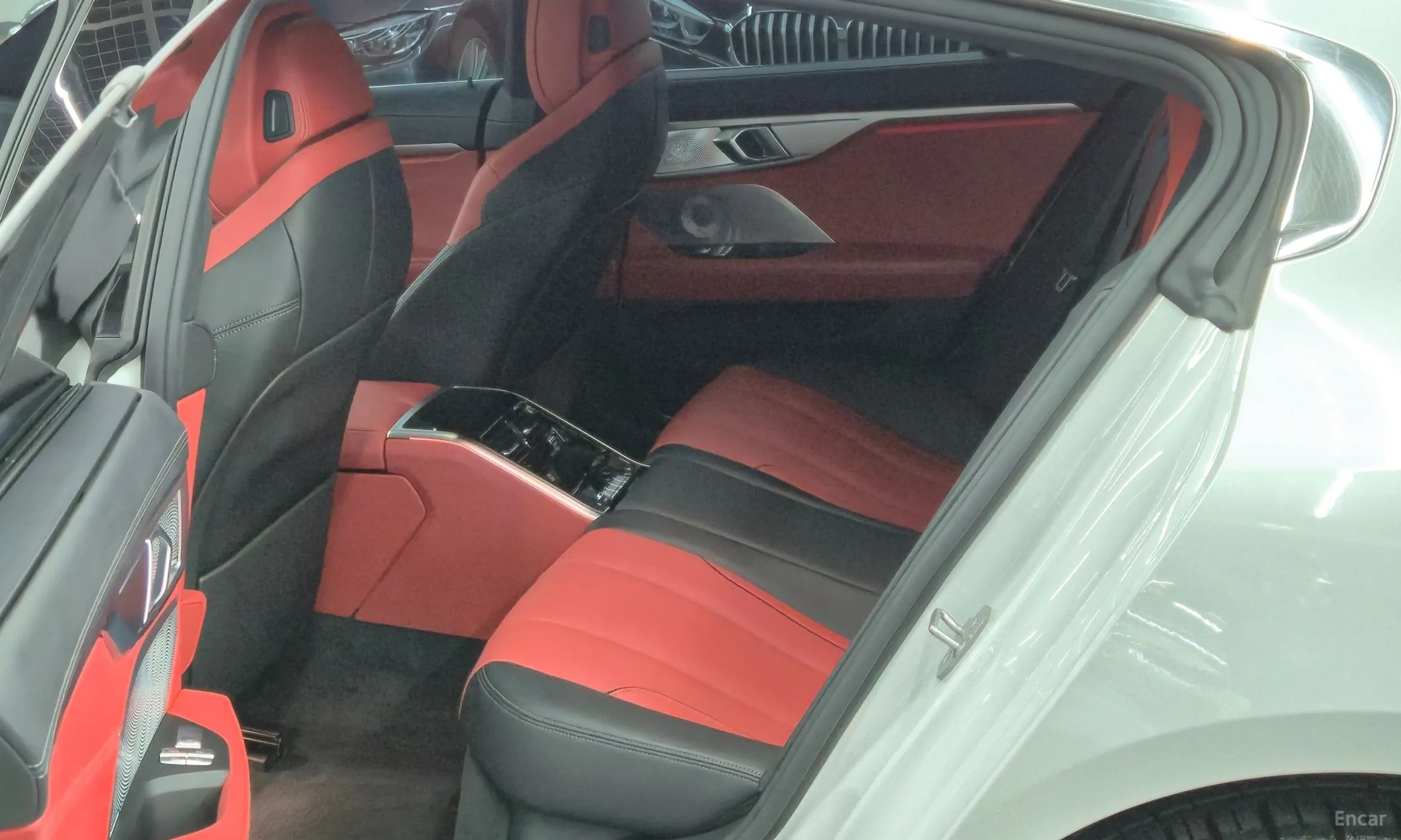 BMW 8-series (G15) превью 12