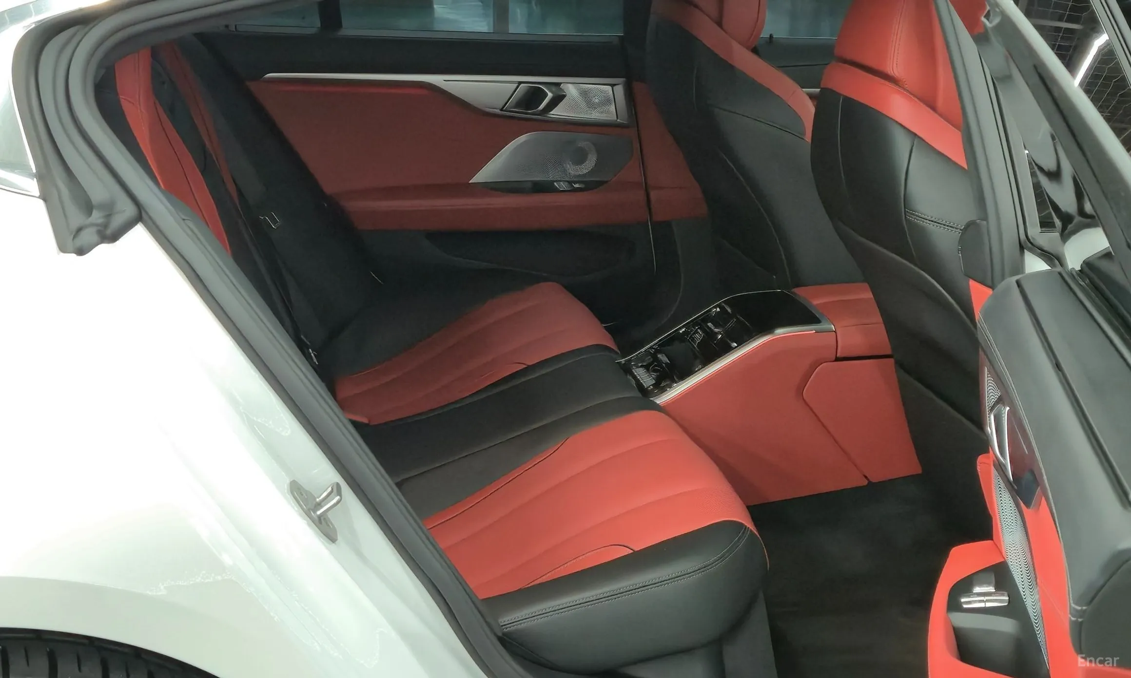 BMW 8-series (G15) превью 13