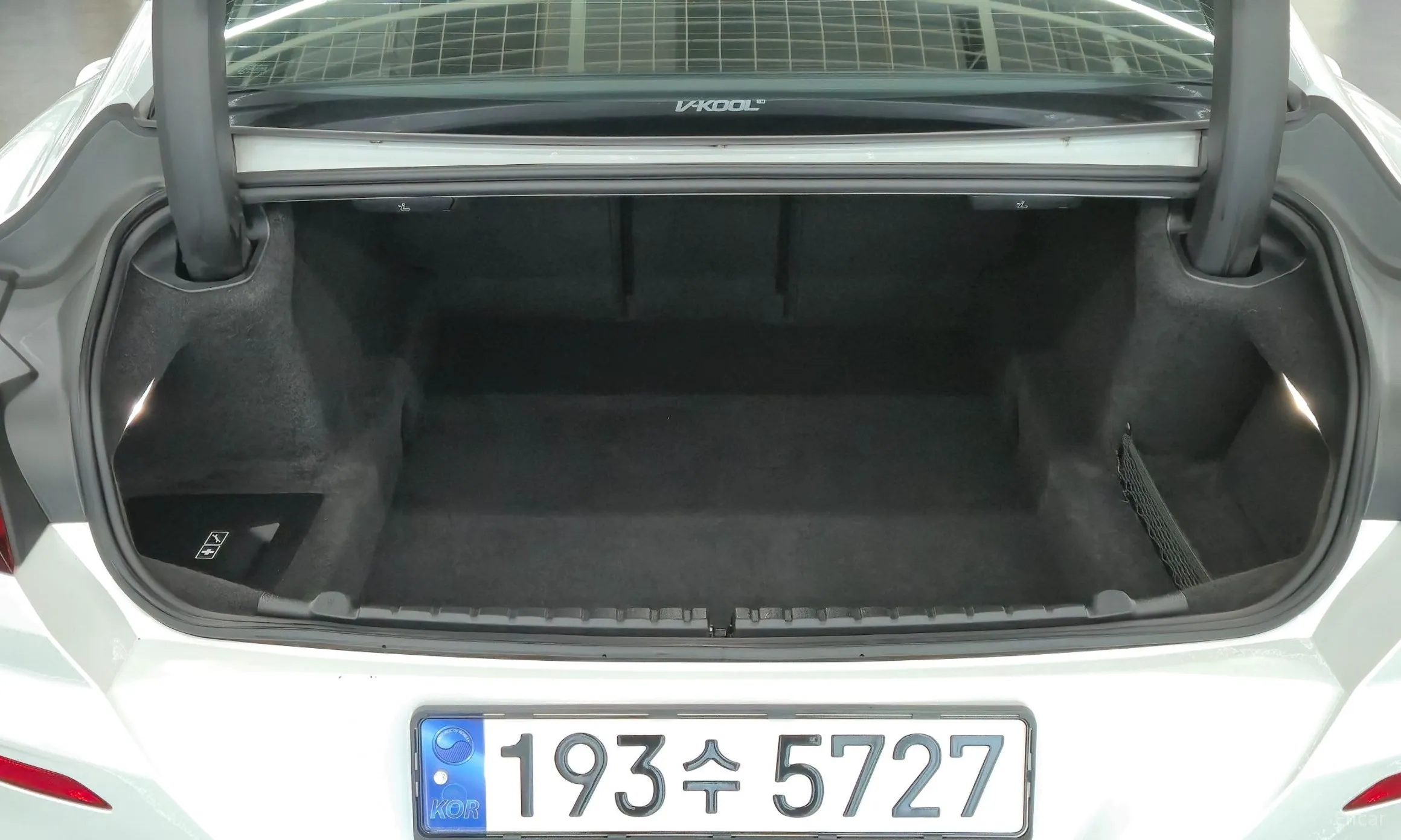 BMW 8-series (G15) превью 16