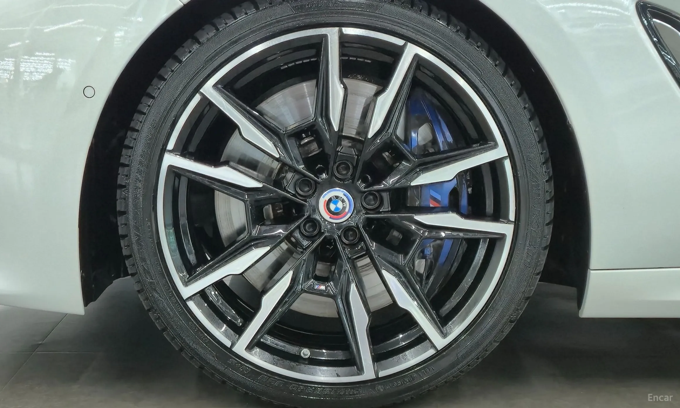BMW 8-series (G15) превью 5