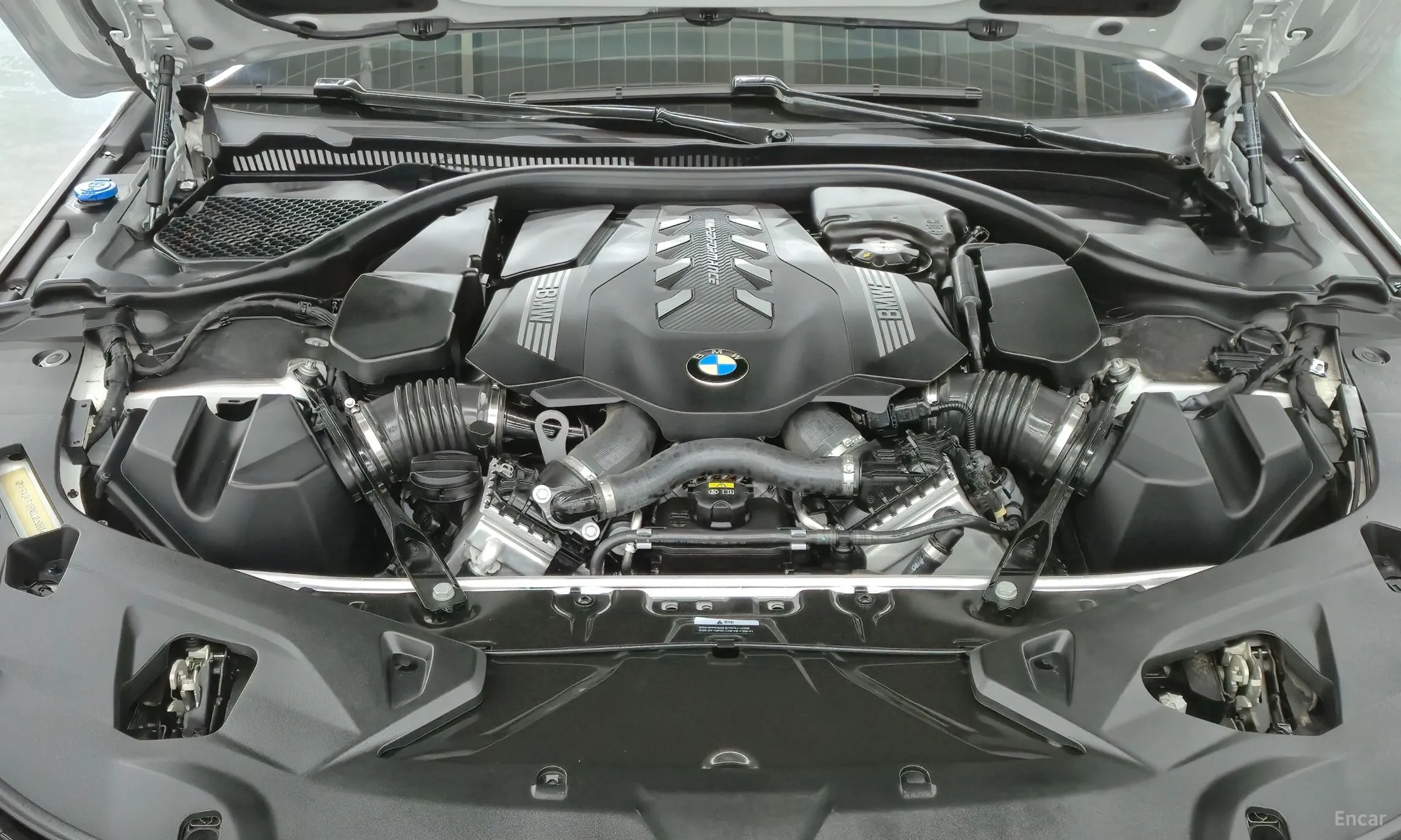 BMW 8-series (G15) превью 6
