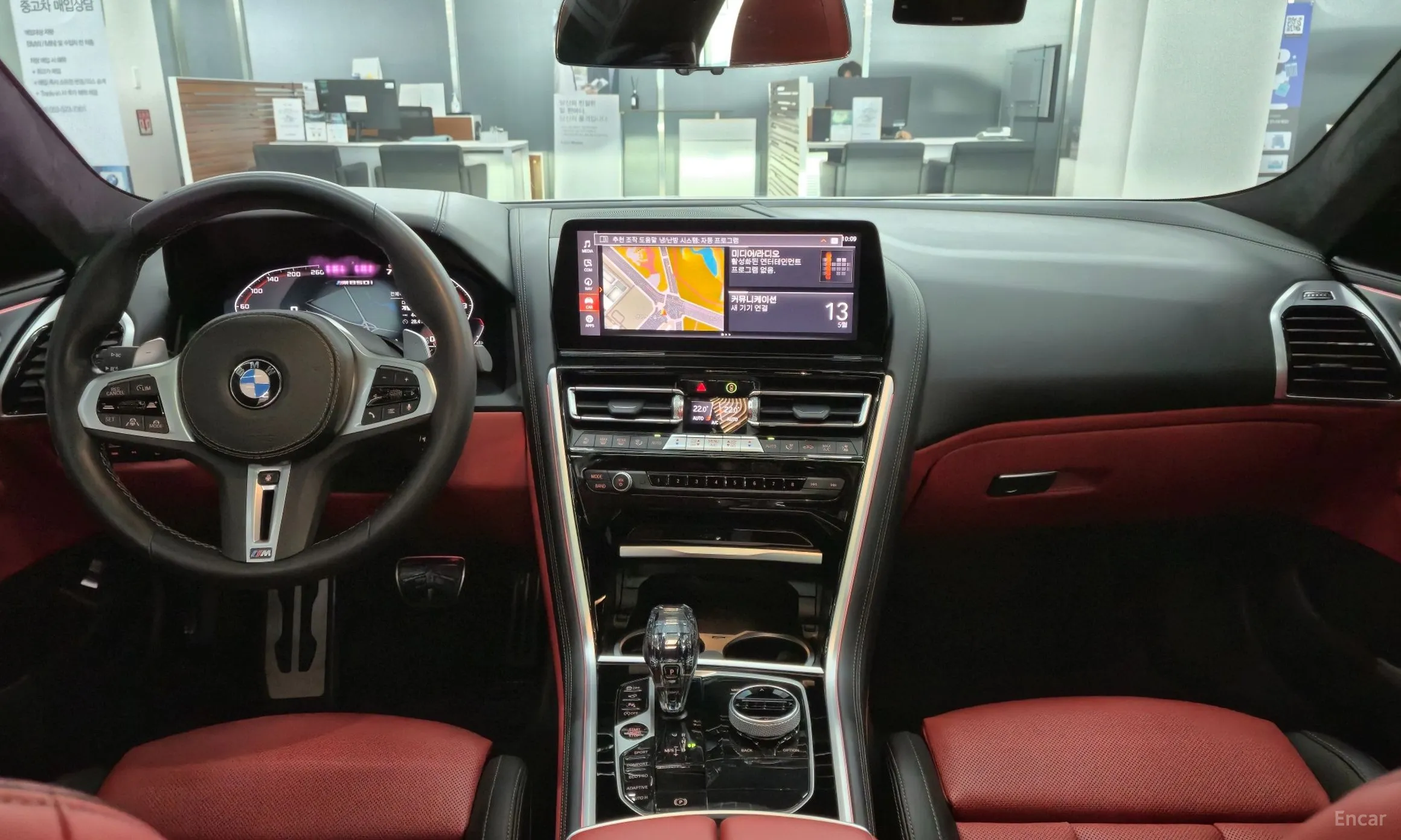 BMW 8-series (G15) превью 7