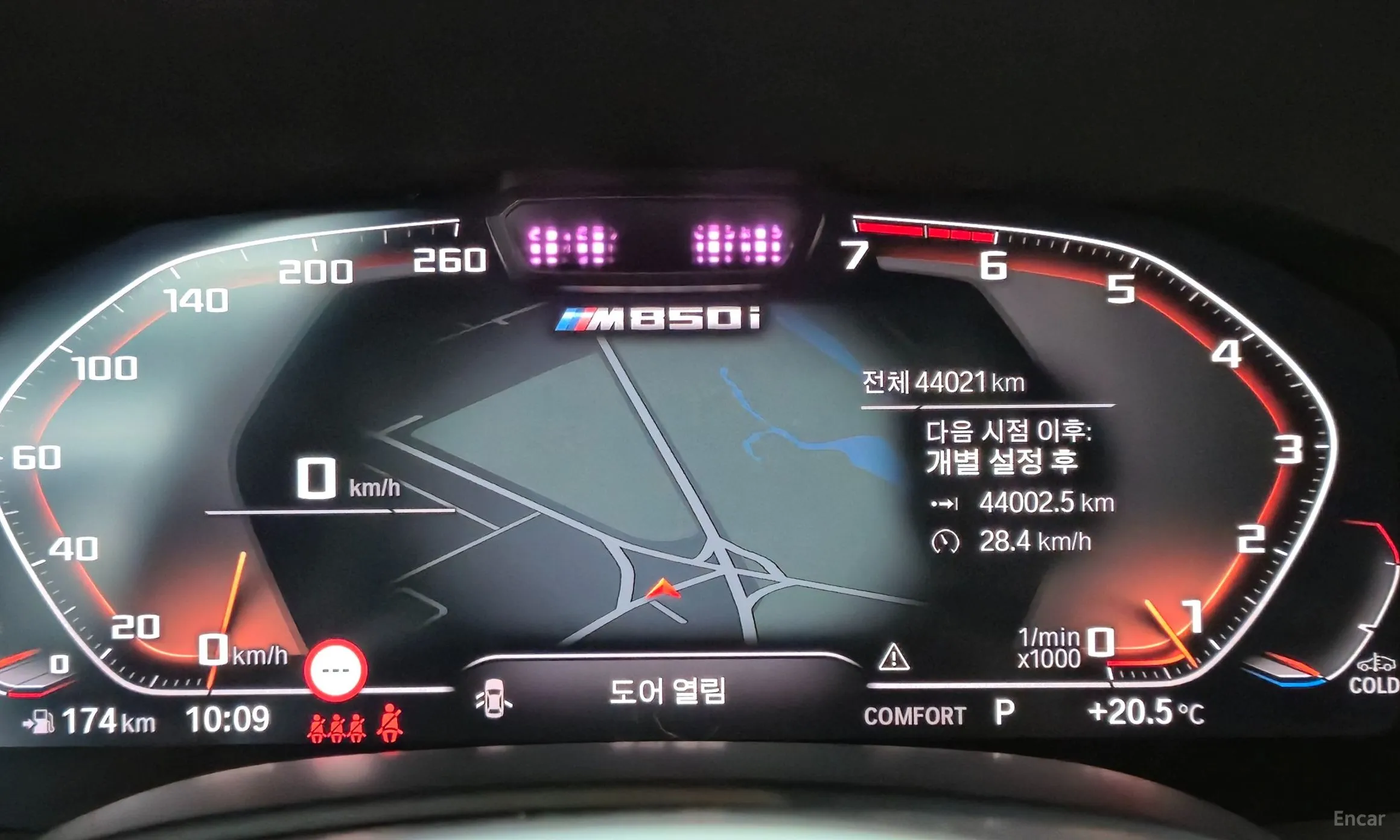 BMW 8-series (G15) превью 8