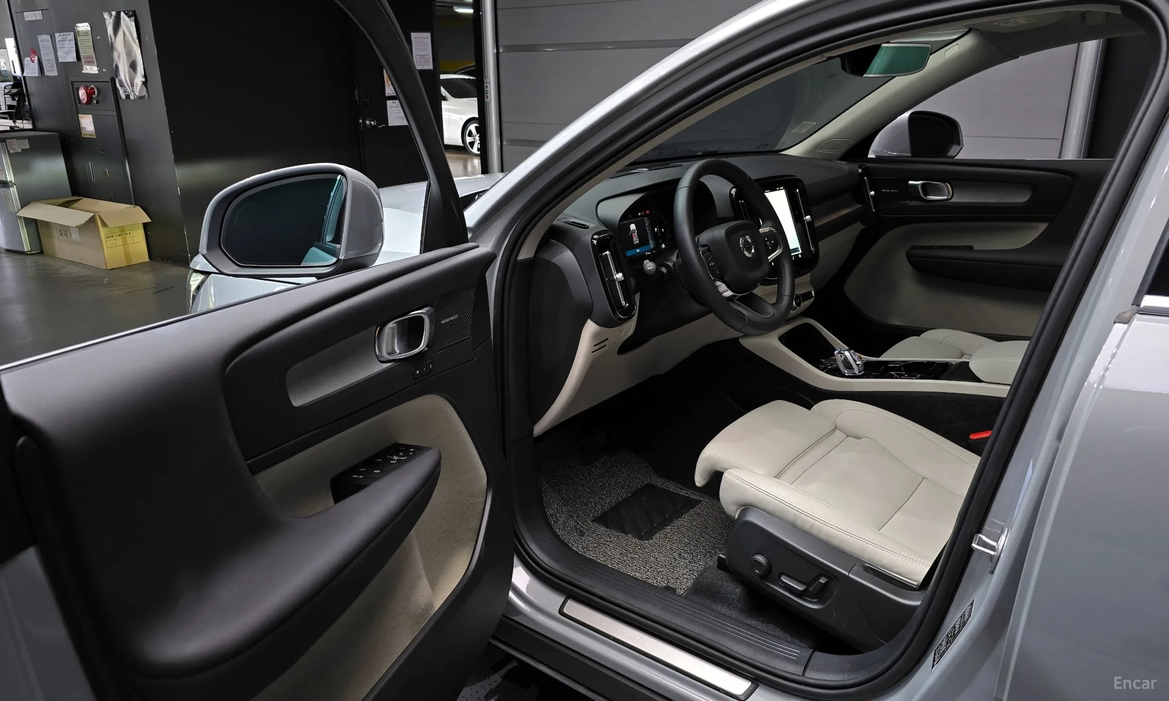 Volvo XC40 превью 10