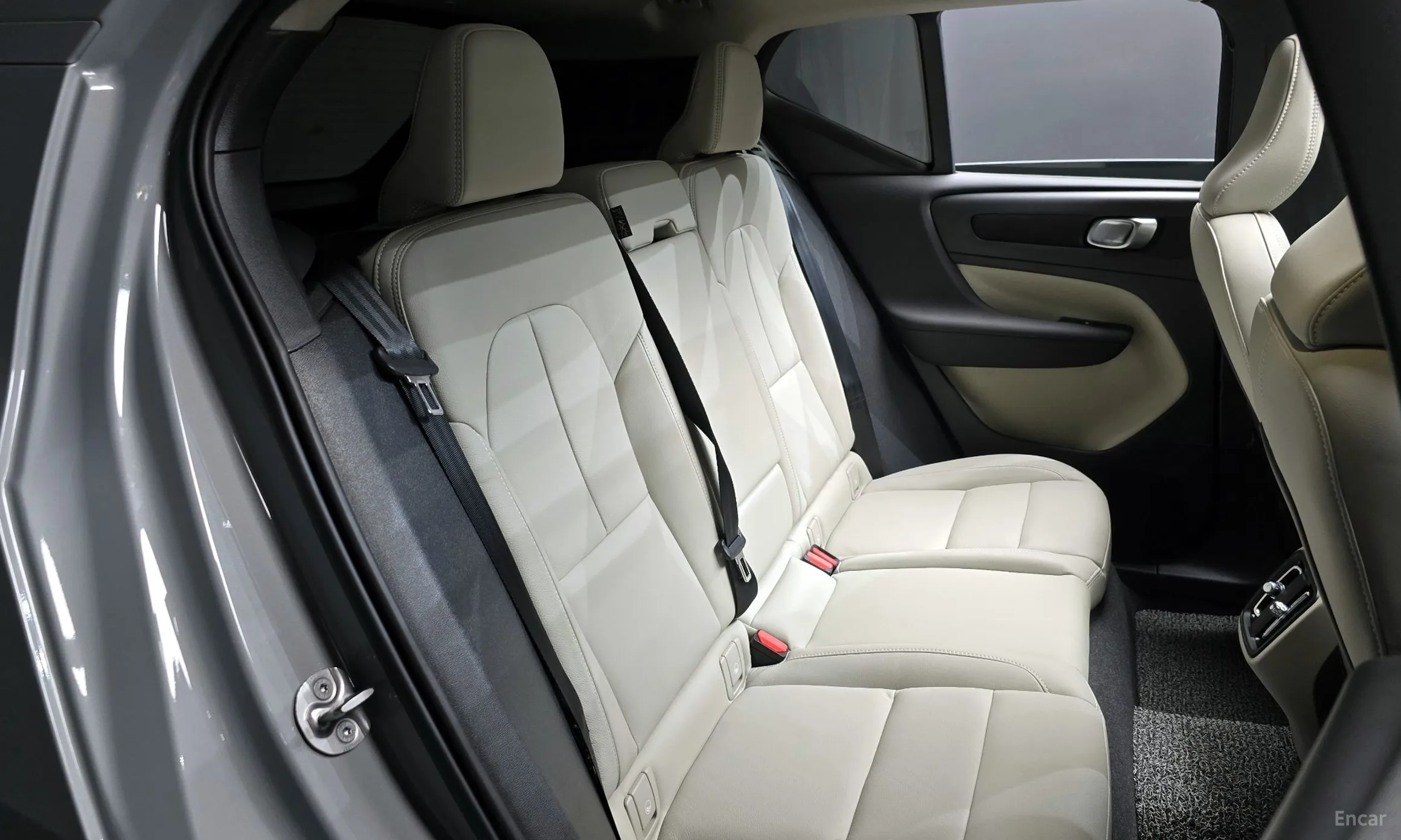Volvo XC40 превью 11
