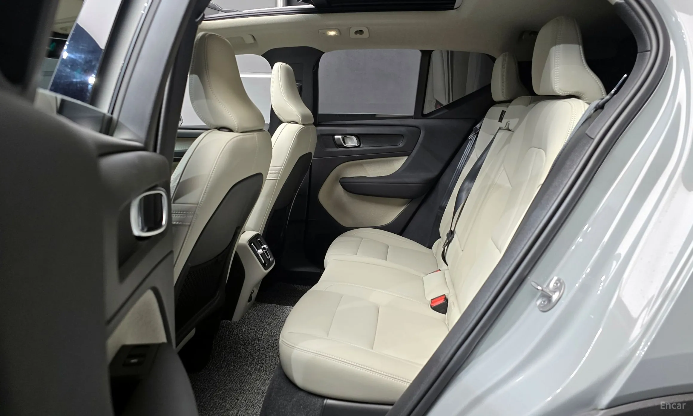 Volvo XC40 превью 12