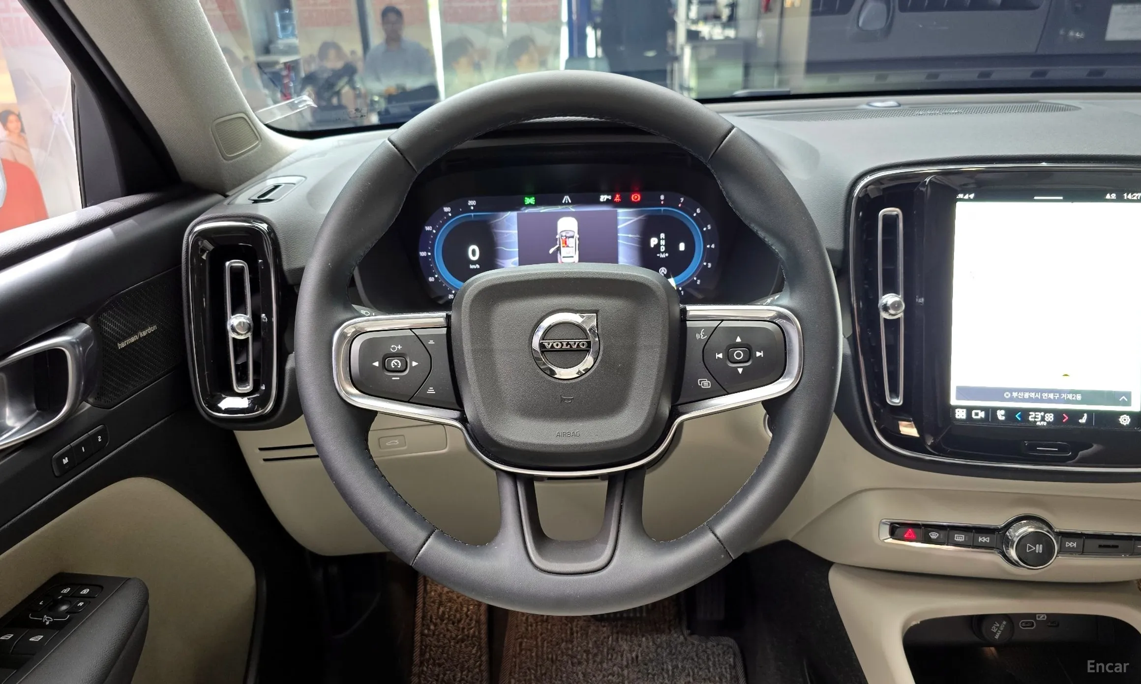 Volvo XC40 превью 13