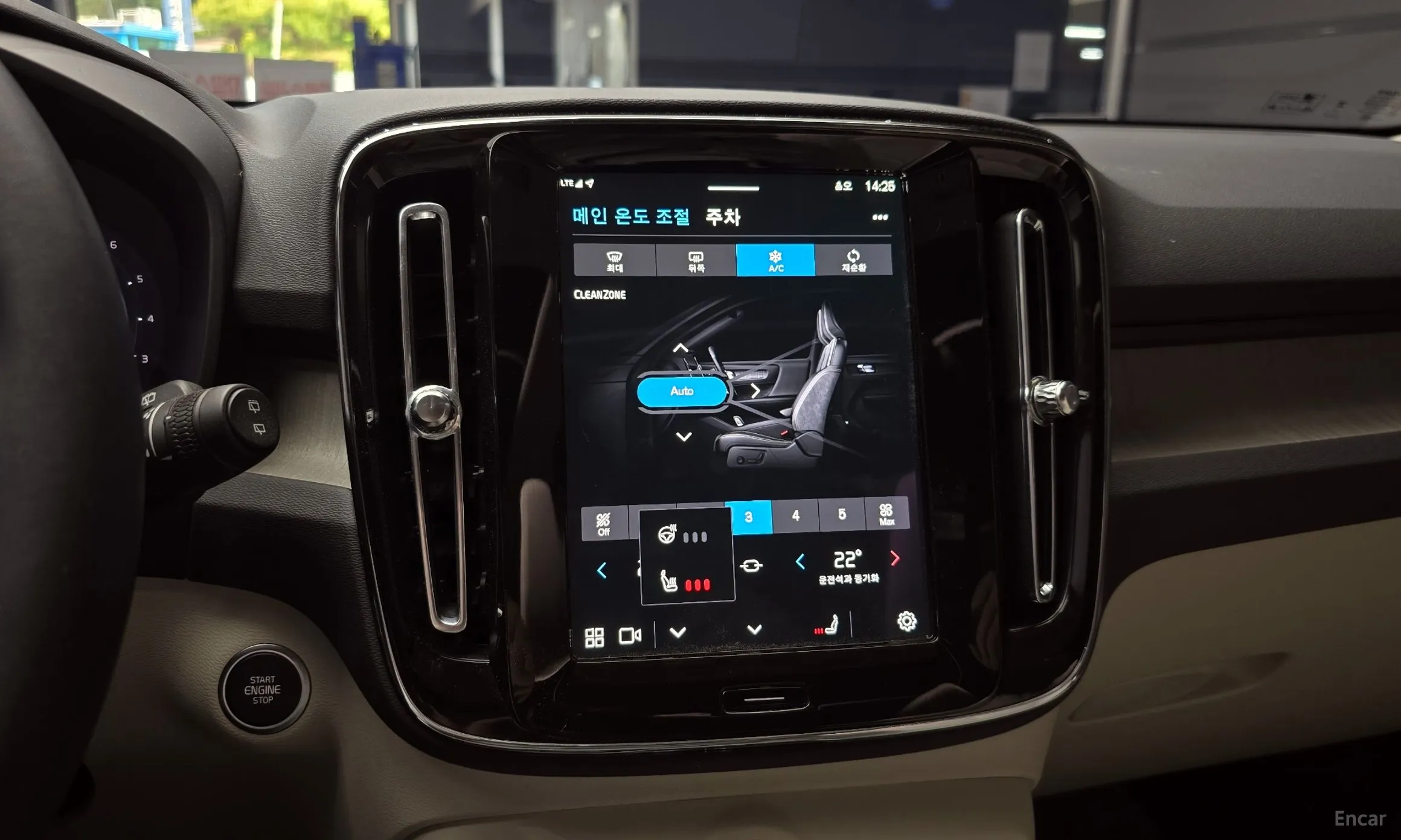 Volvo XC40 превью 16