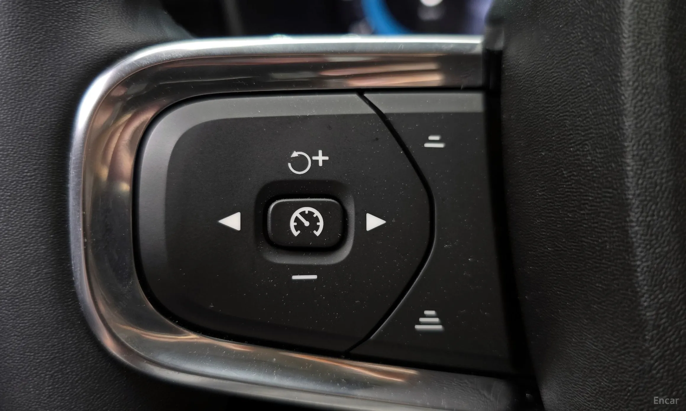 Volvo XC40 превью 19