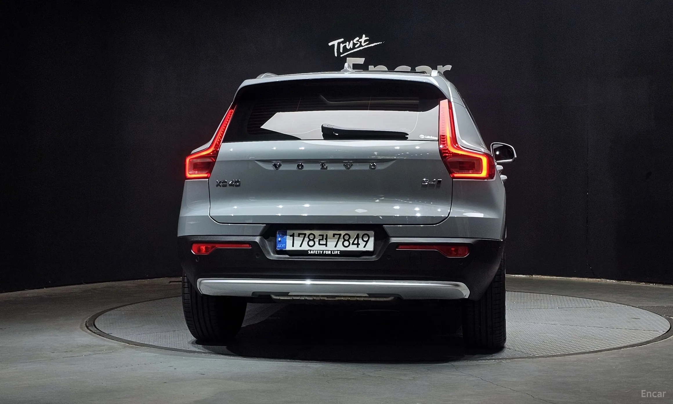 Volvo XC40 превью 4