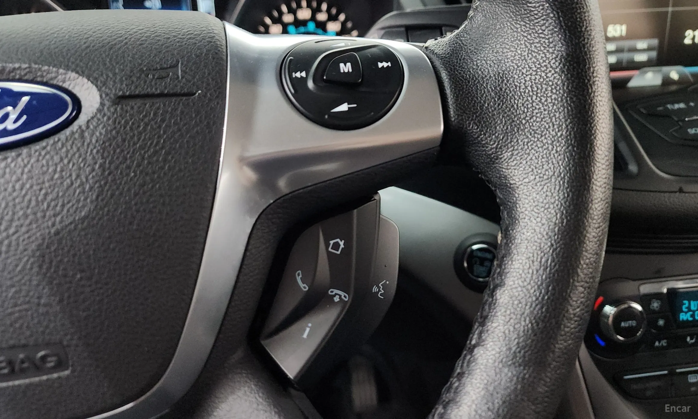 Ford Escape превью 16