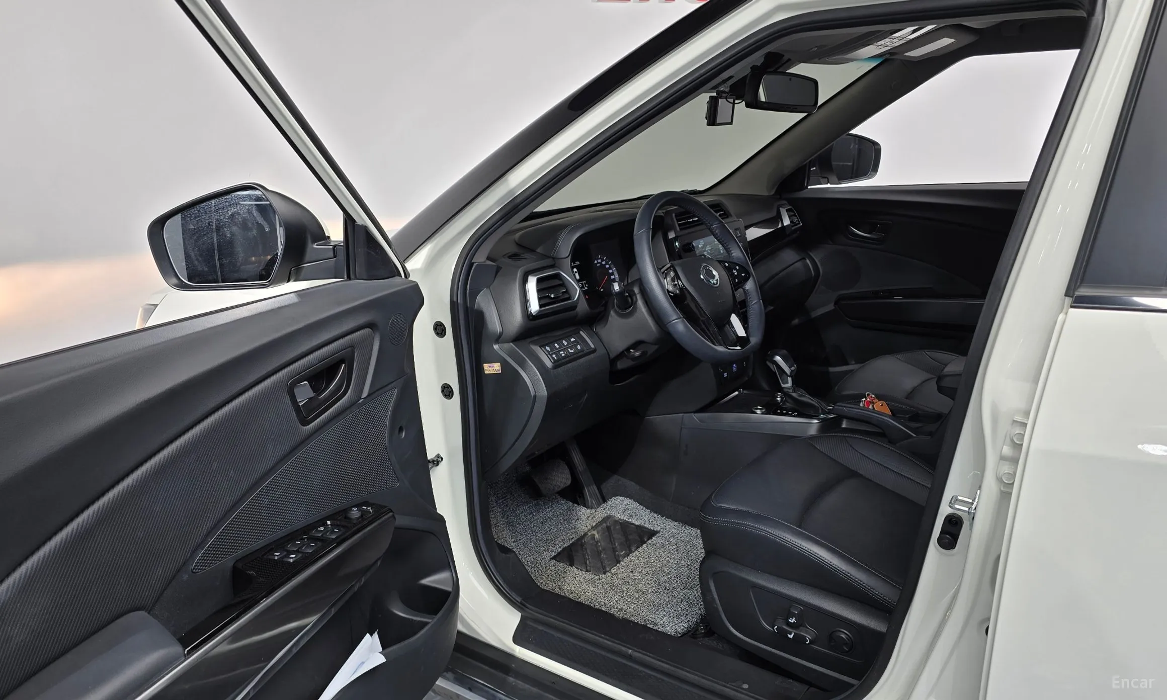 KG Mobility (SsangYong) Tivoli превью 10