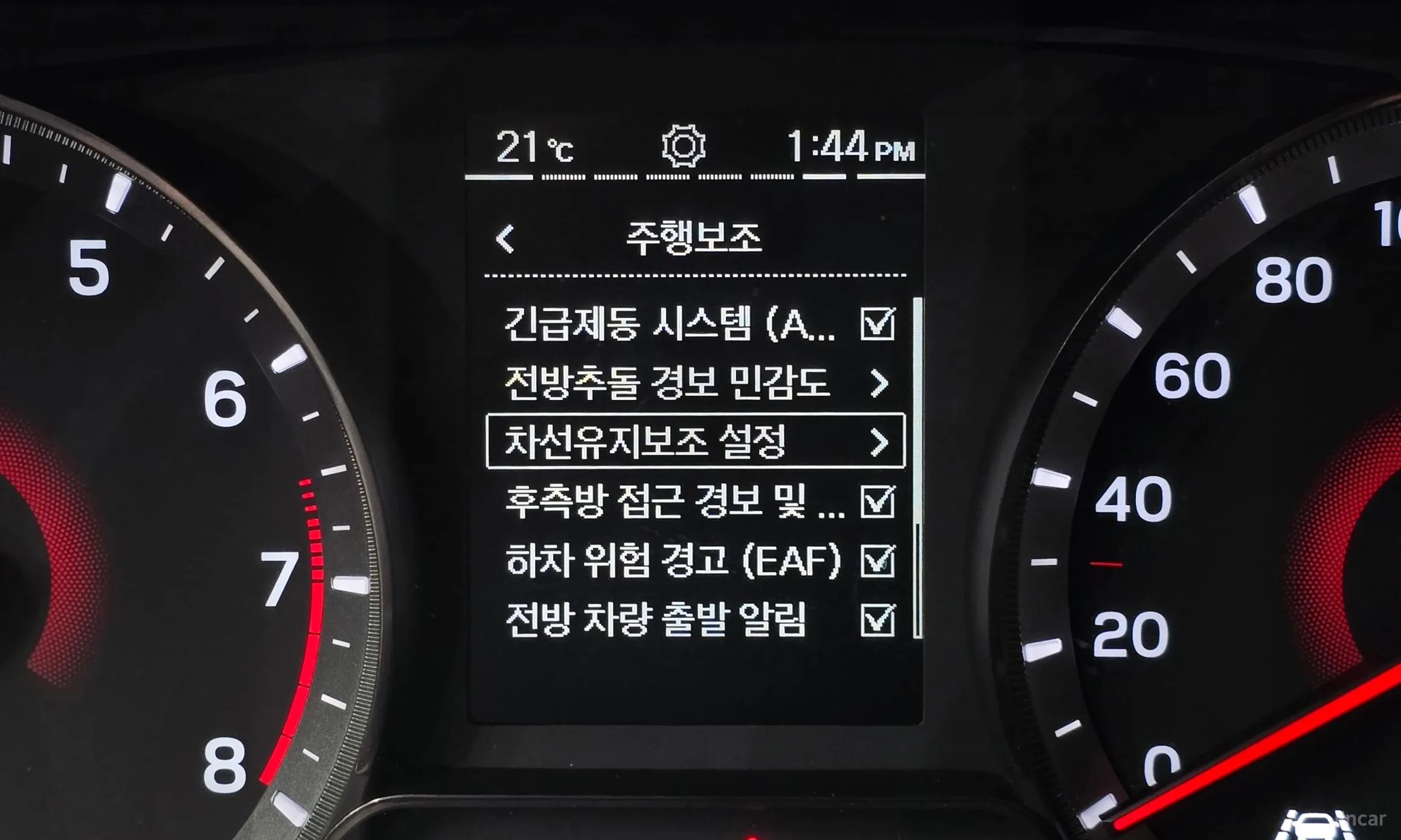KG Mobility (SsangYong) Tivoli превью 15