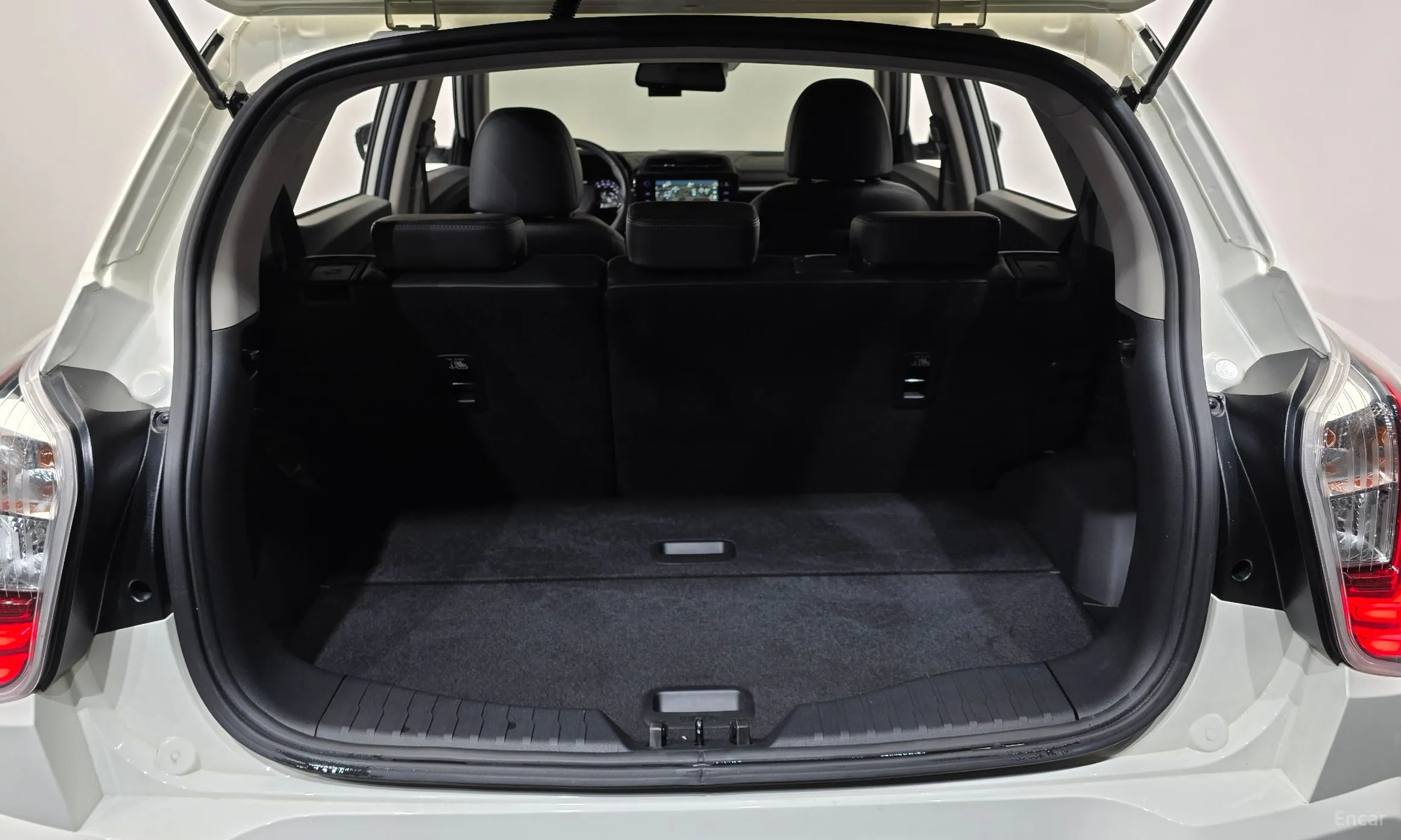 KG Mobility (SsangYong) Tivoli превью 20