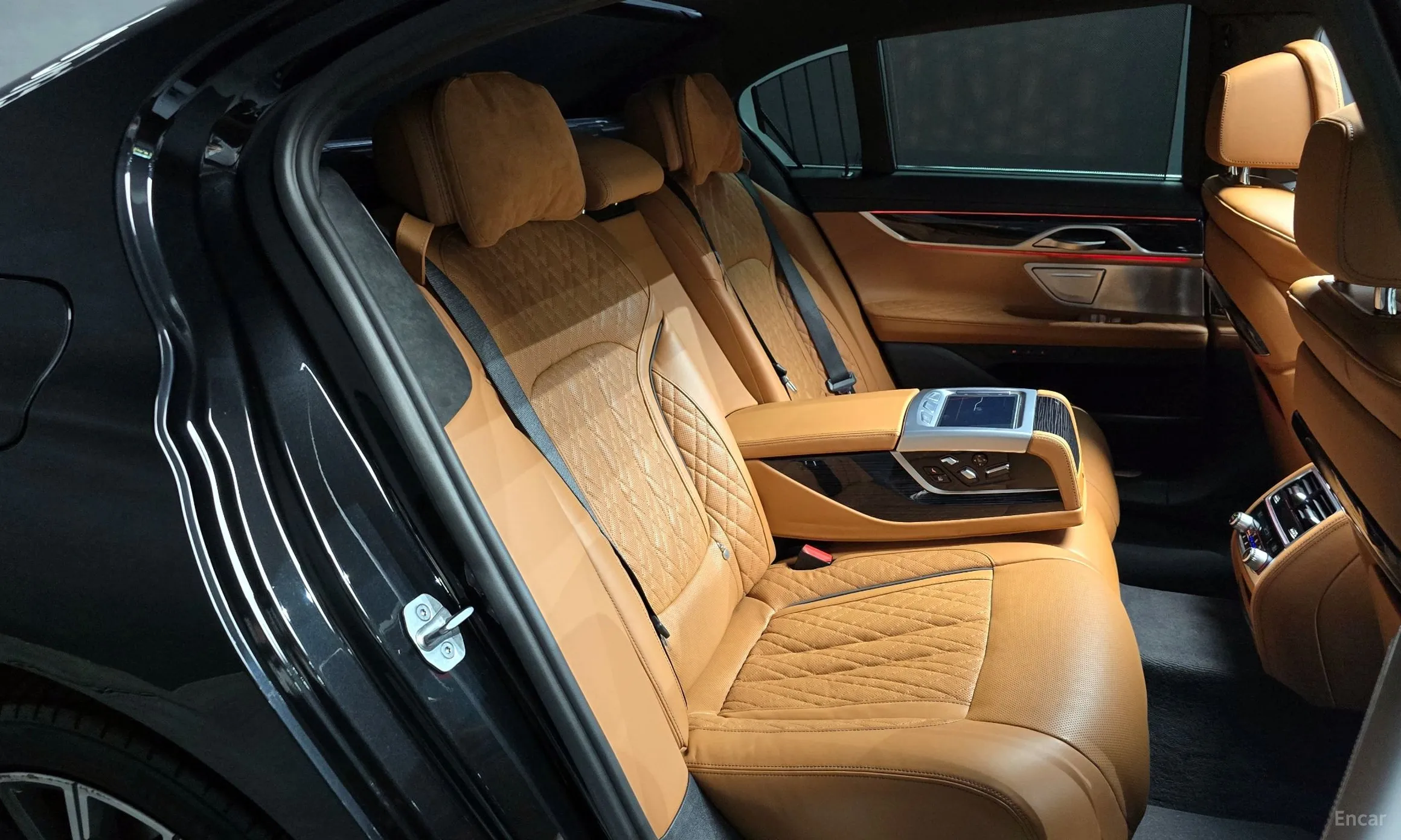 BMW 7 Series (G11) превью 11