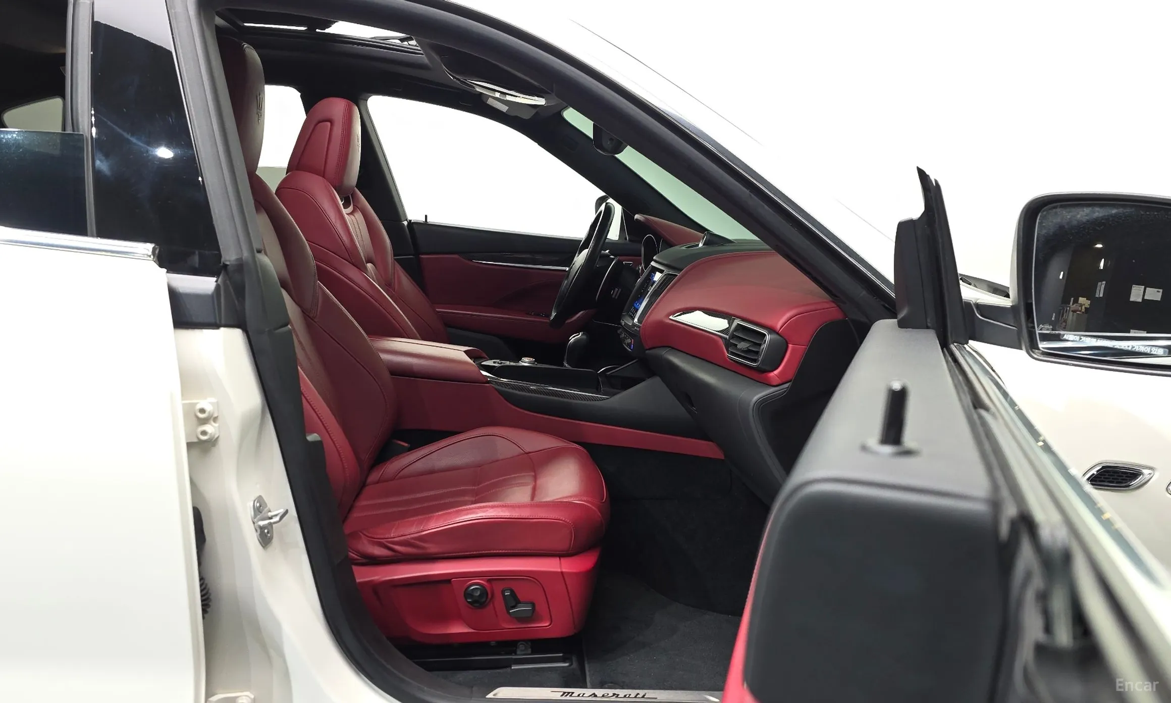Maserati Levante превью 11
