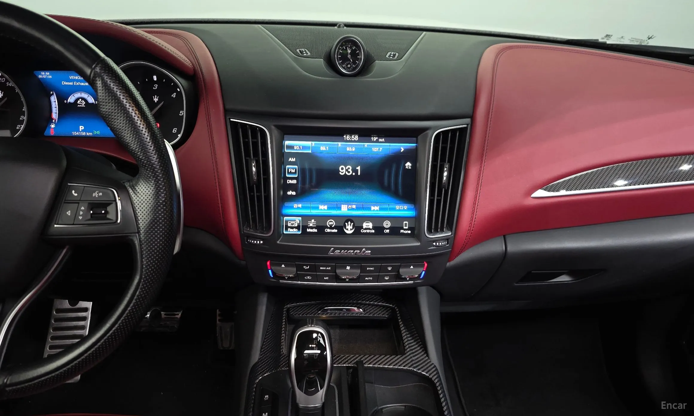 Maserati Levante превью 14