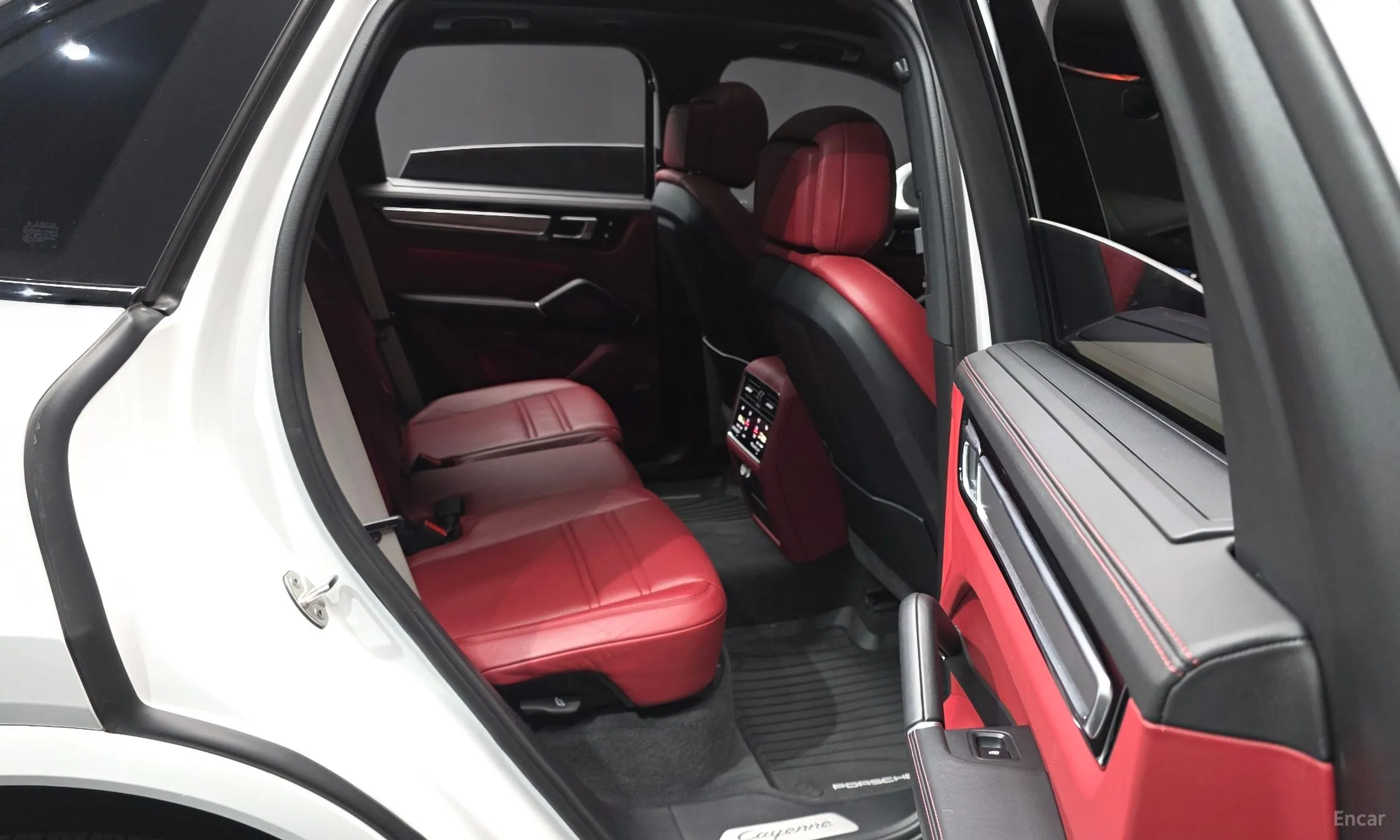 Porsche Cayenne (PO536) превью 12