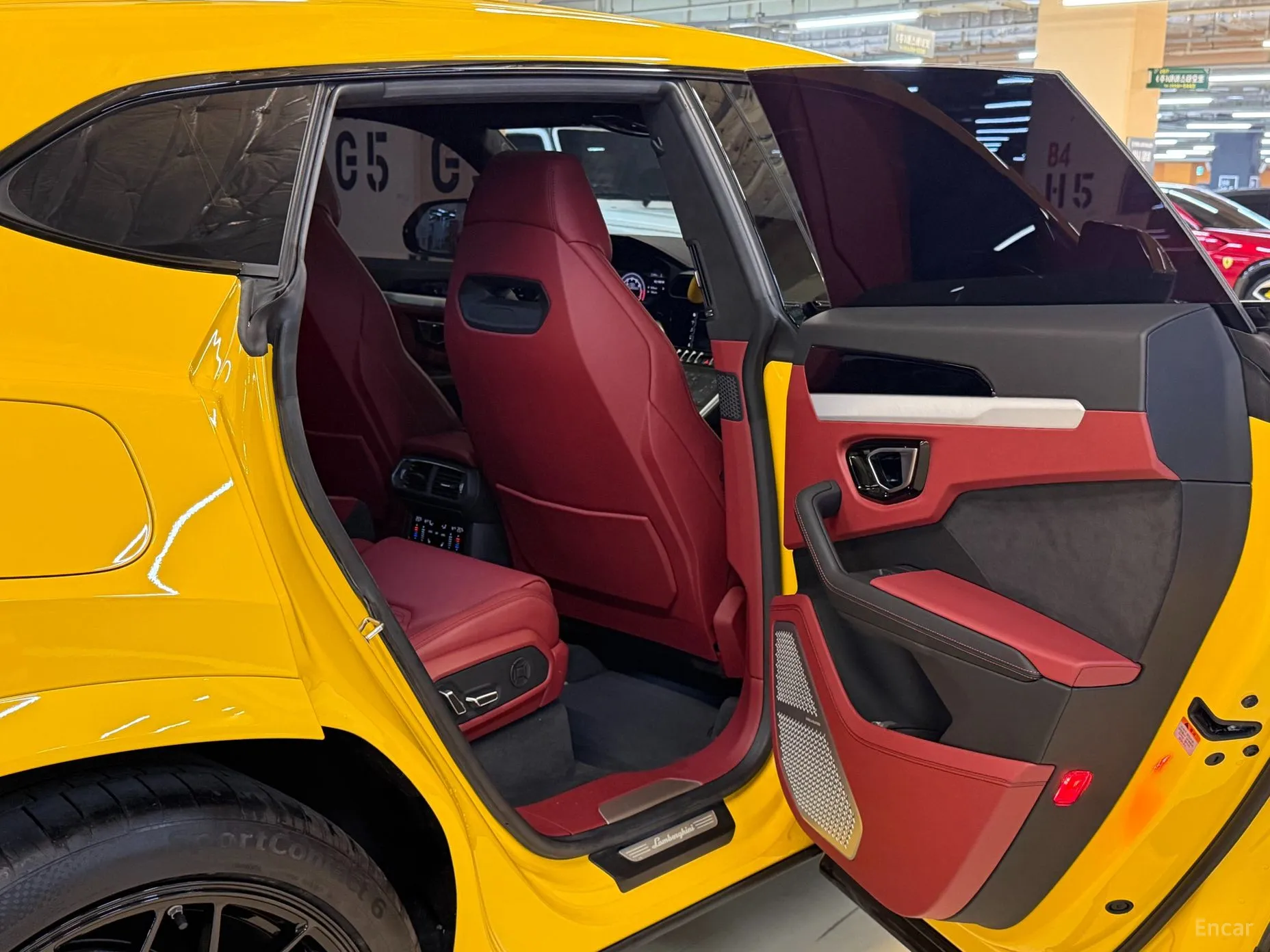 Lamborghini Urus превью 12