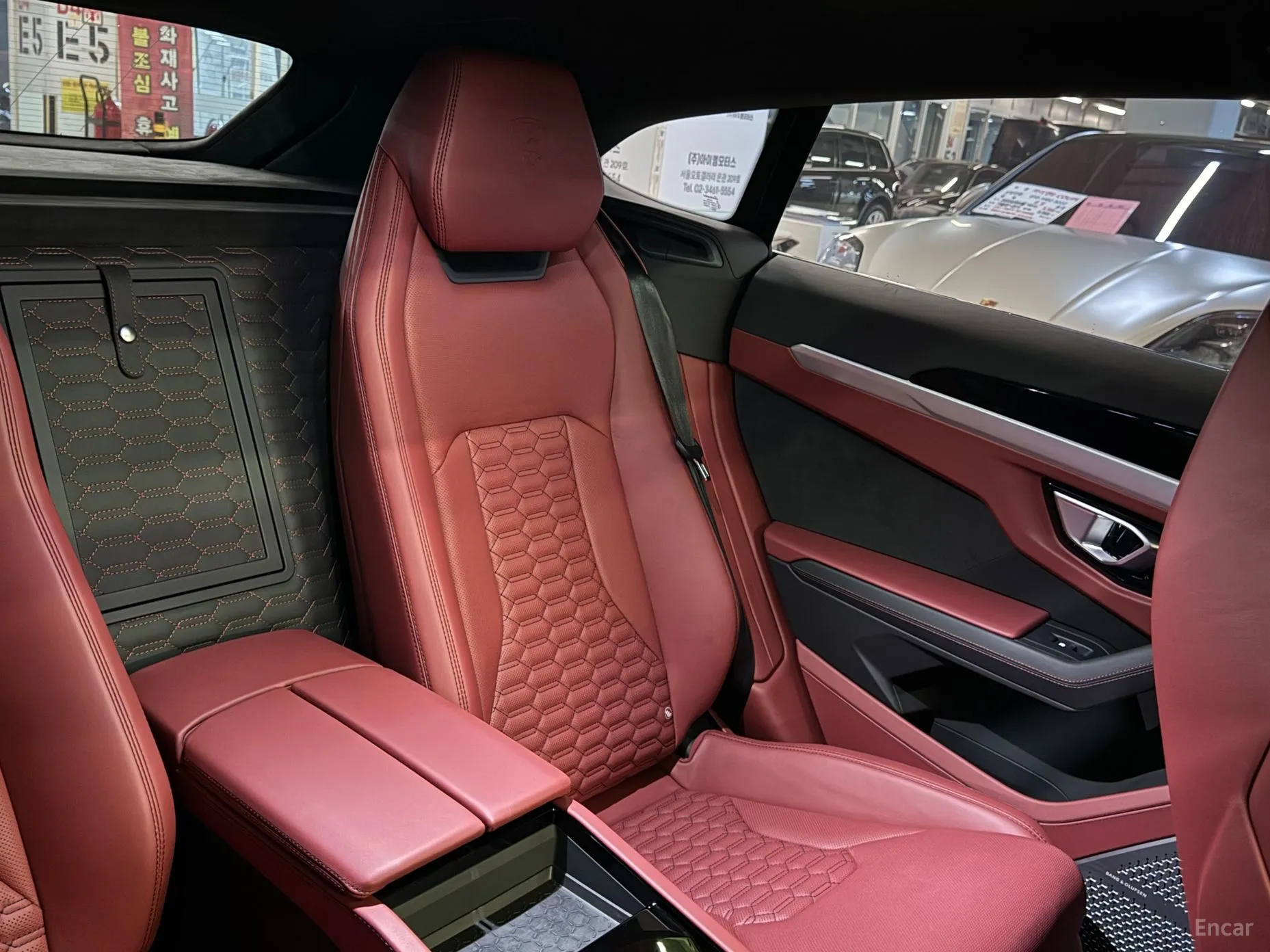 Lamborghini Urus превью 16