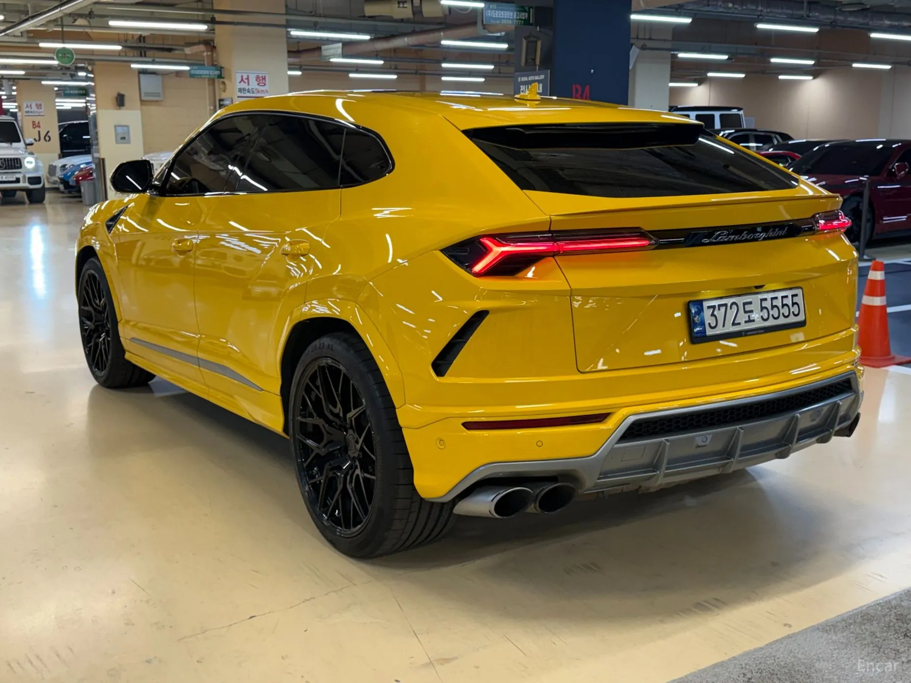 Lamborghini Urus превью 6