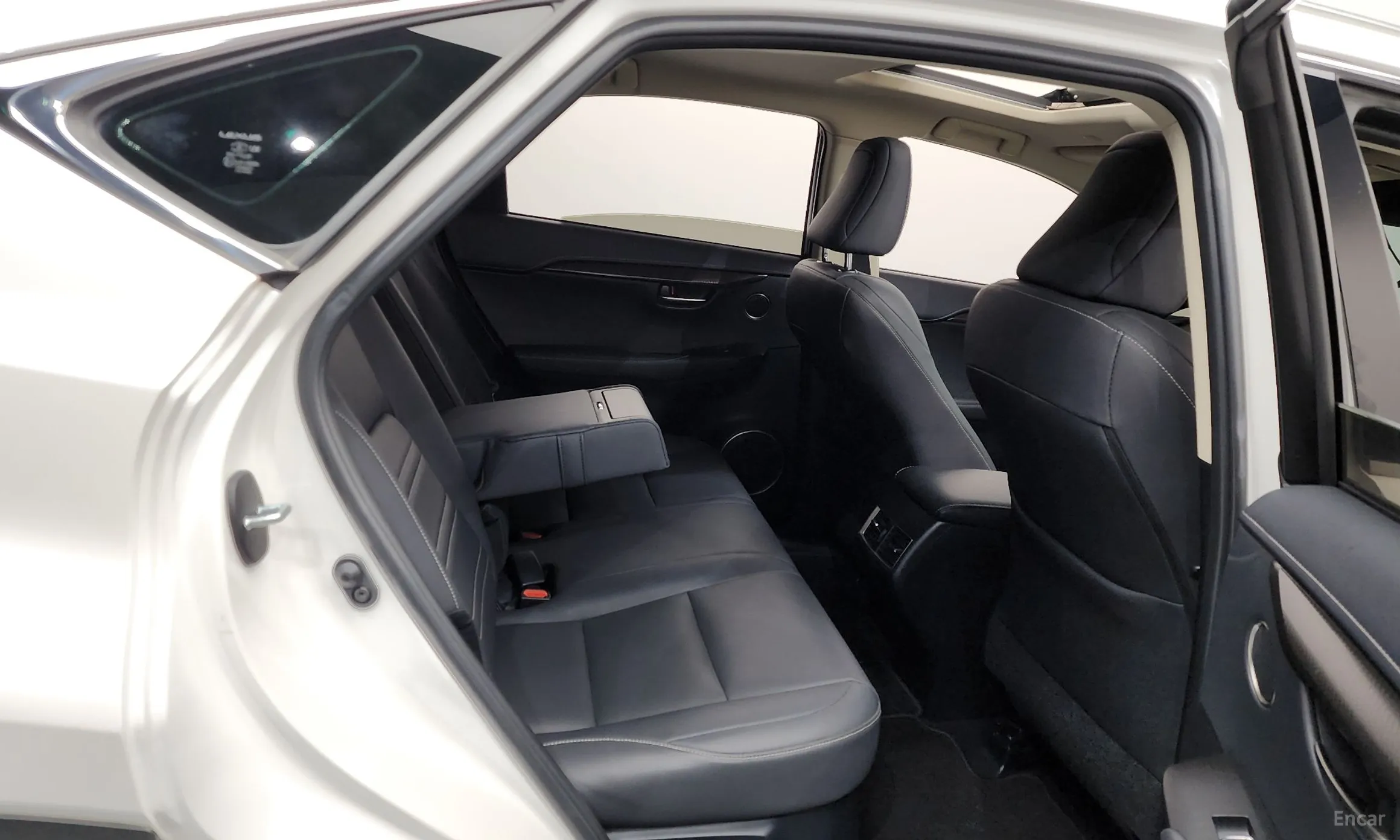 Lexus NX300h превью 11