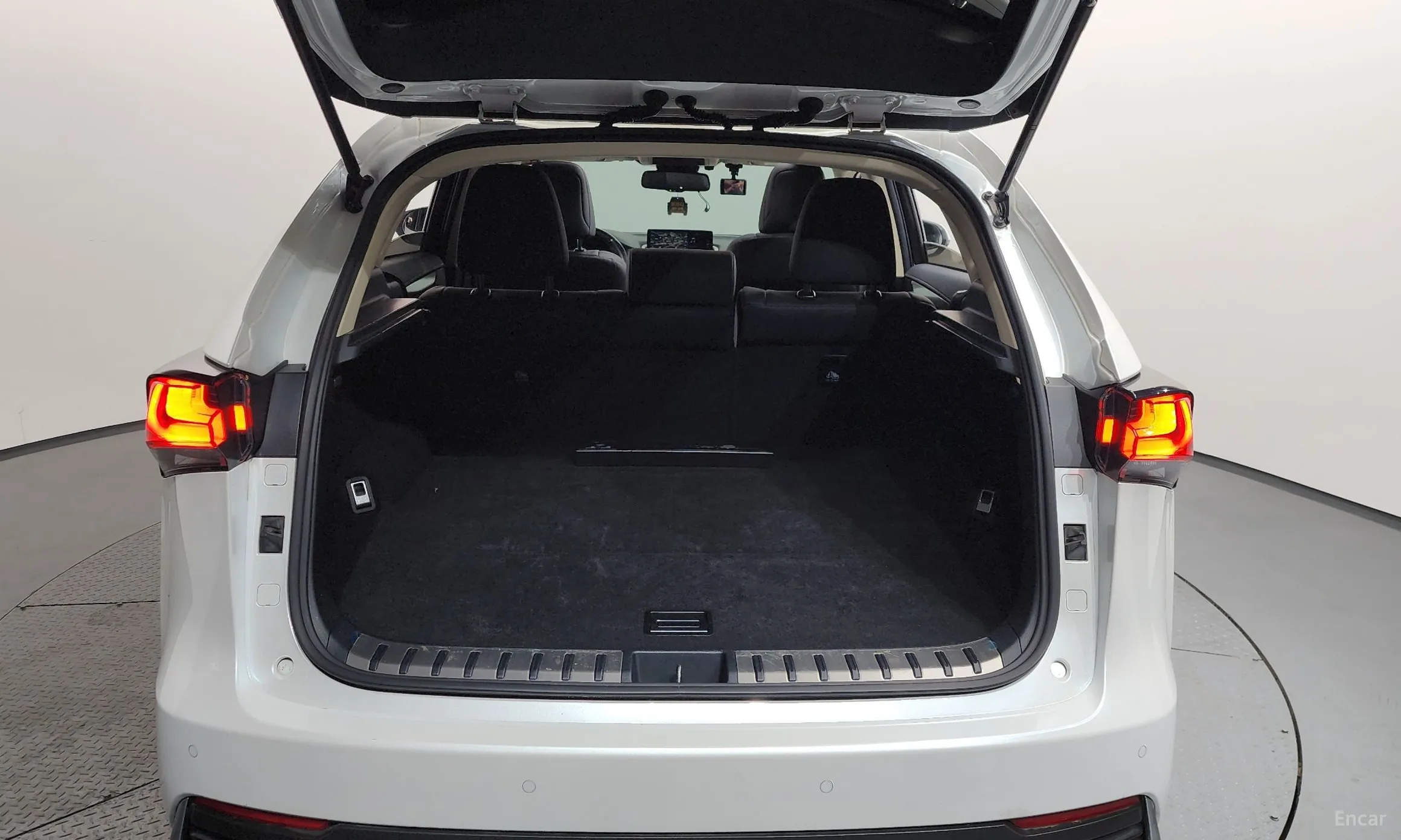 Lexus NX300h превью 16