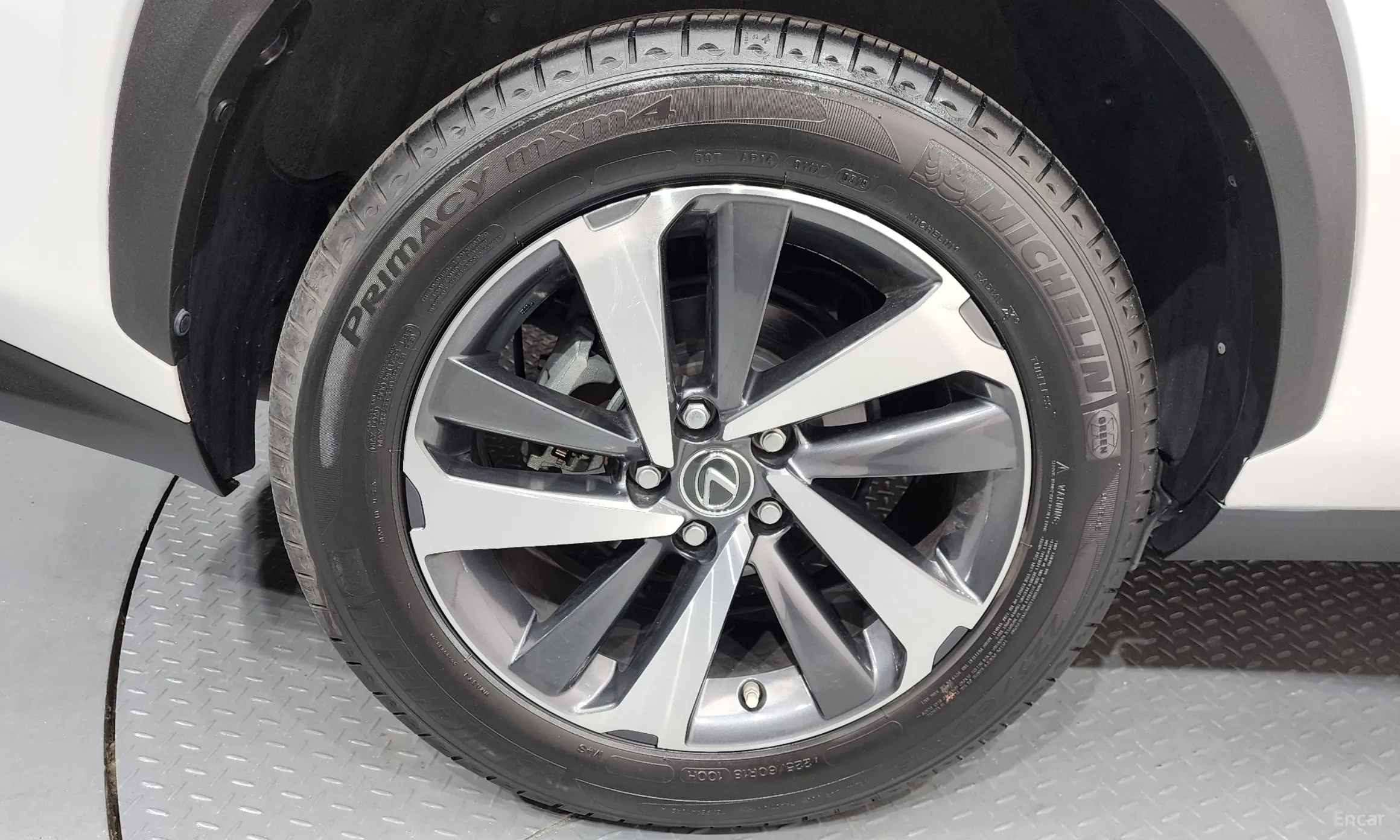 Lexus NX300h превью 5