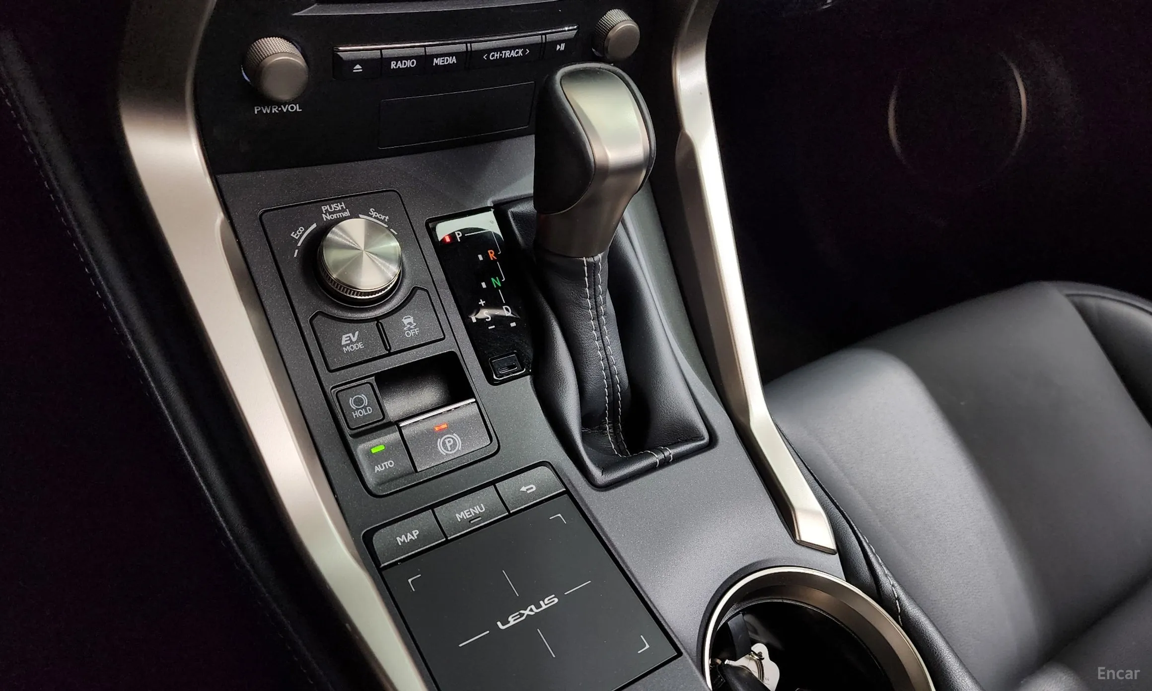 Lexus NX300h превью 9