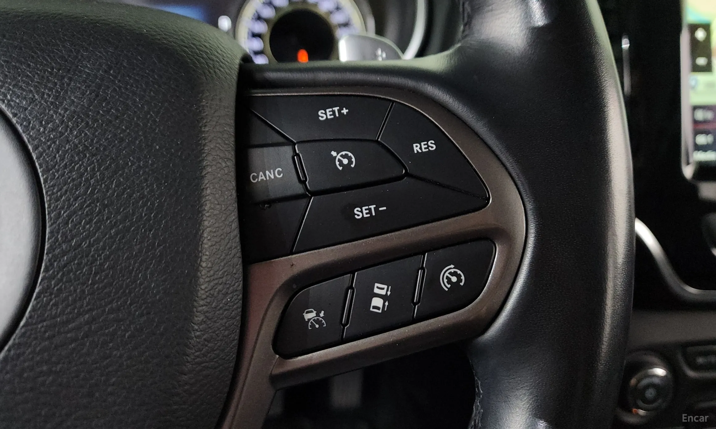 Jeep Cherokee (KL) превью 16