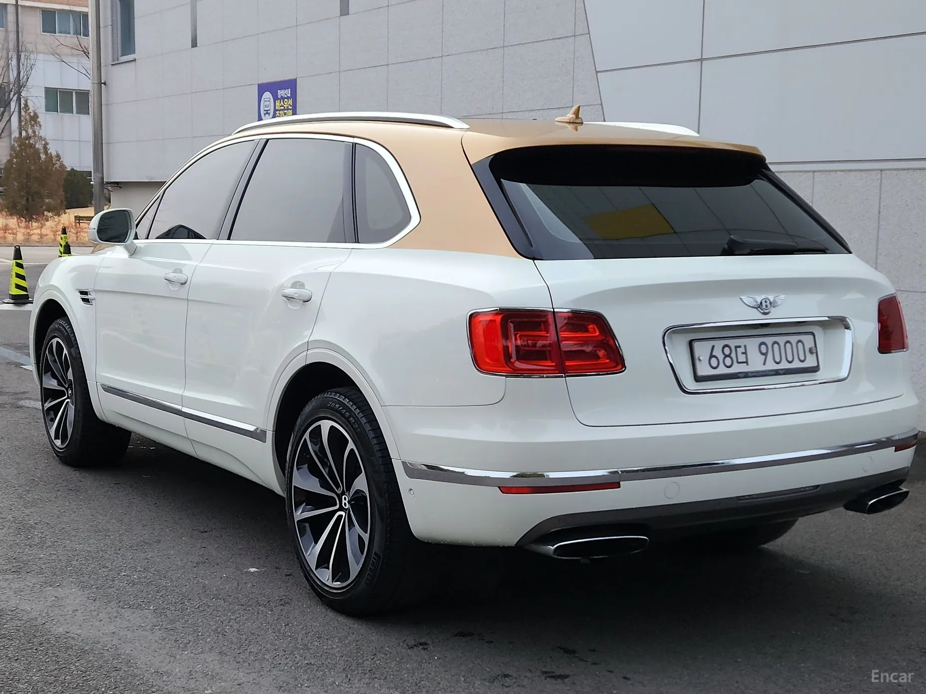 Bentley Bentayga превью 4