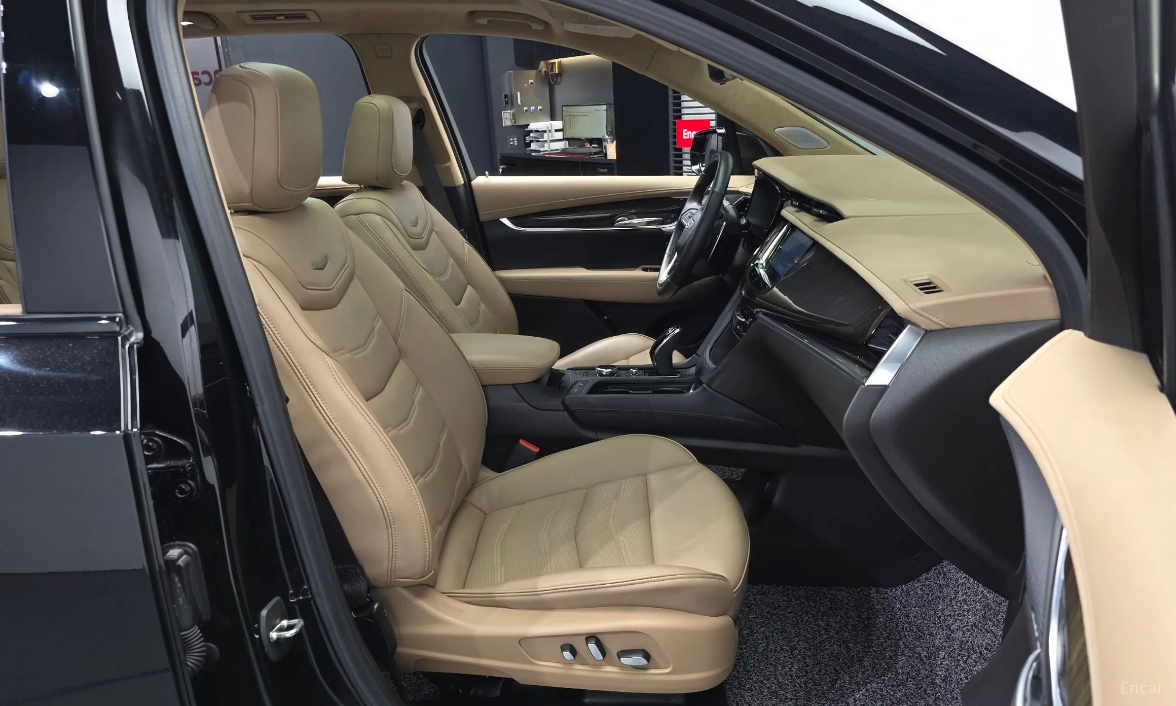 Cadillac XT6 превью 11