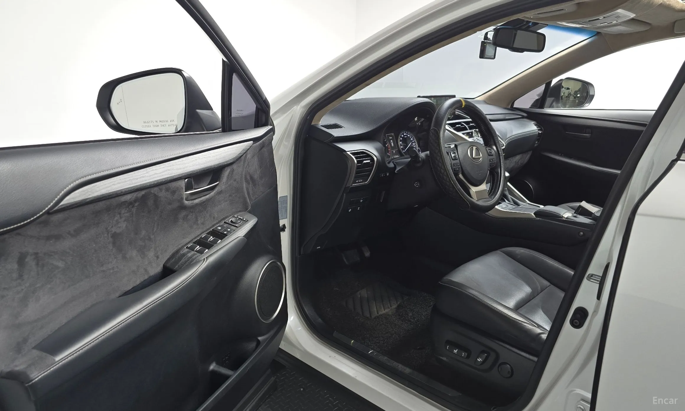 Lexus NX300 превью 10