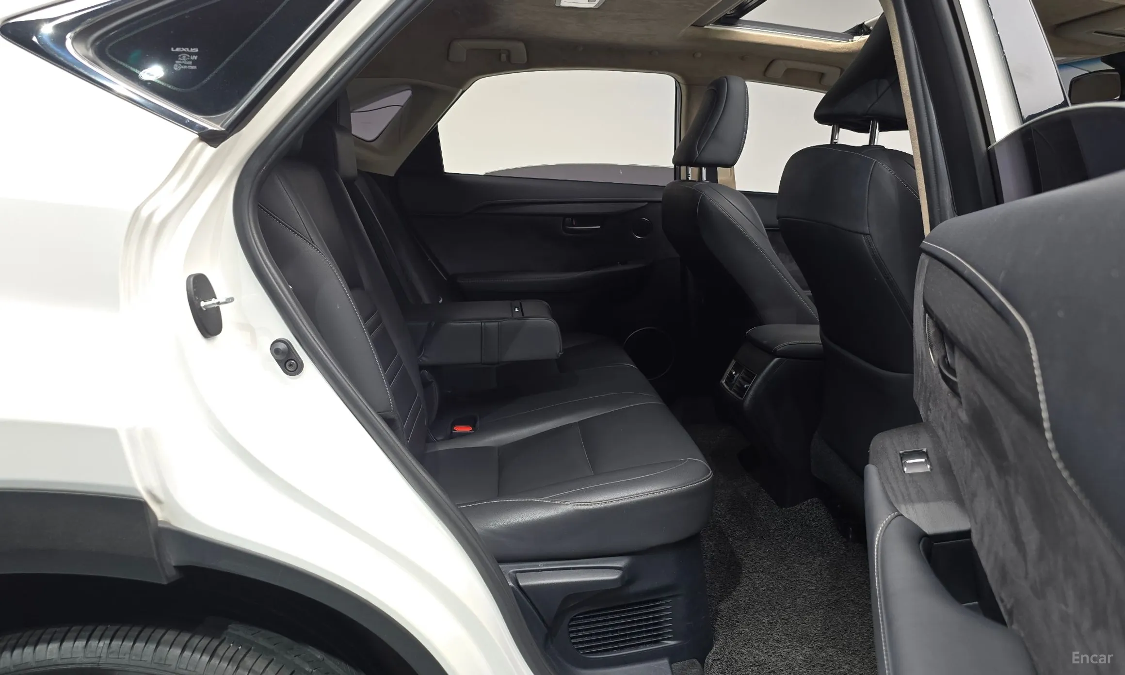 Lexus NX300 превью 12