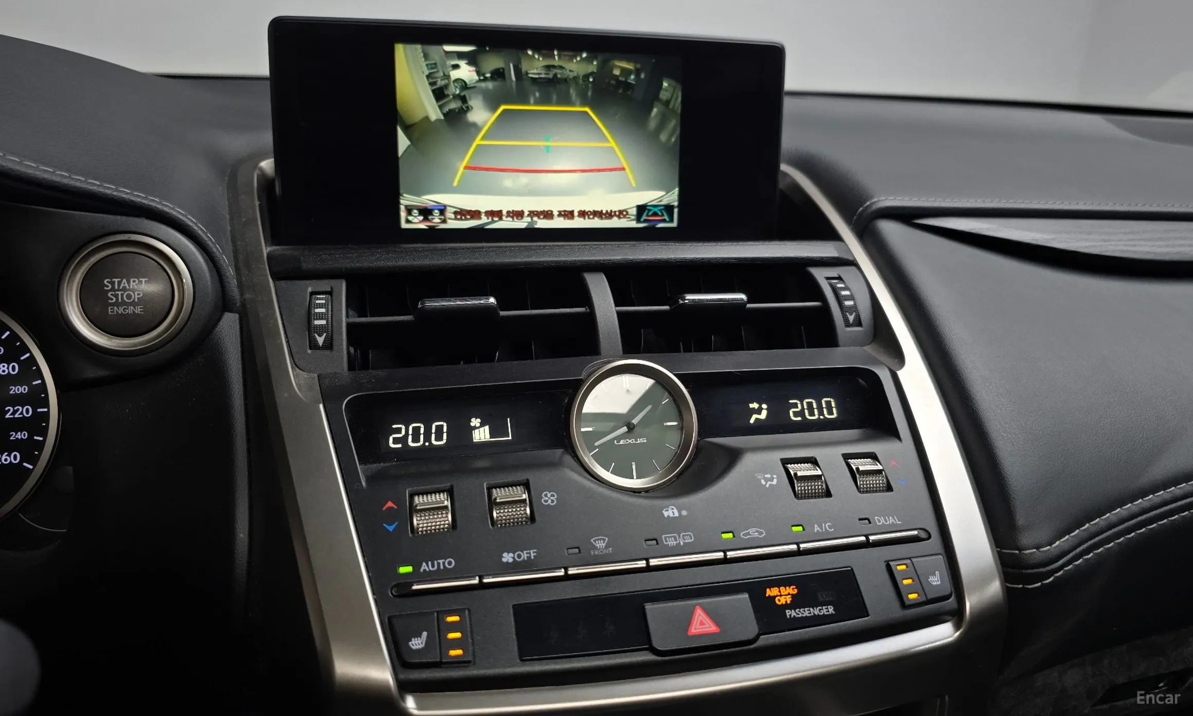 Lexus NX300 превью 15