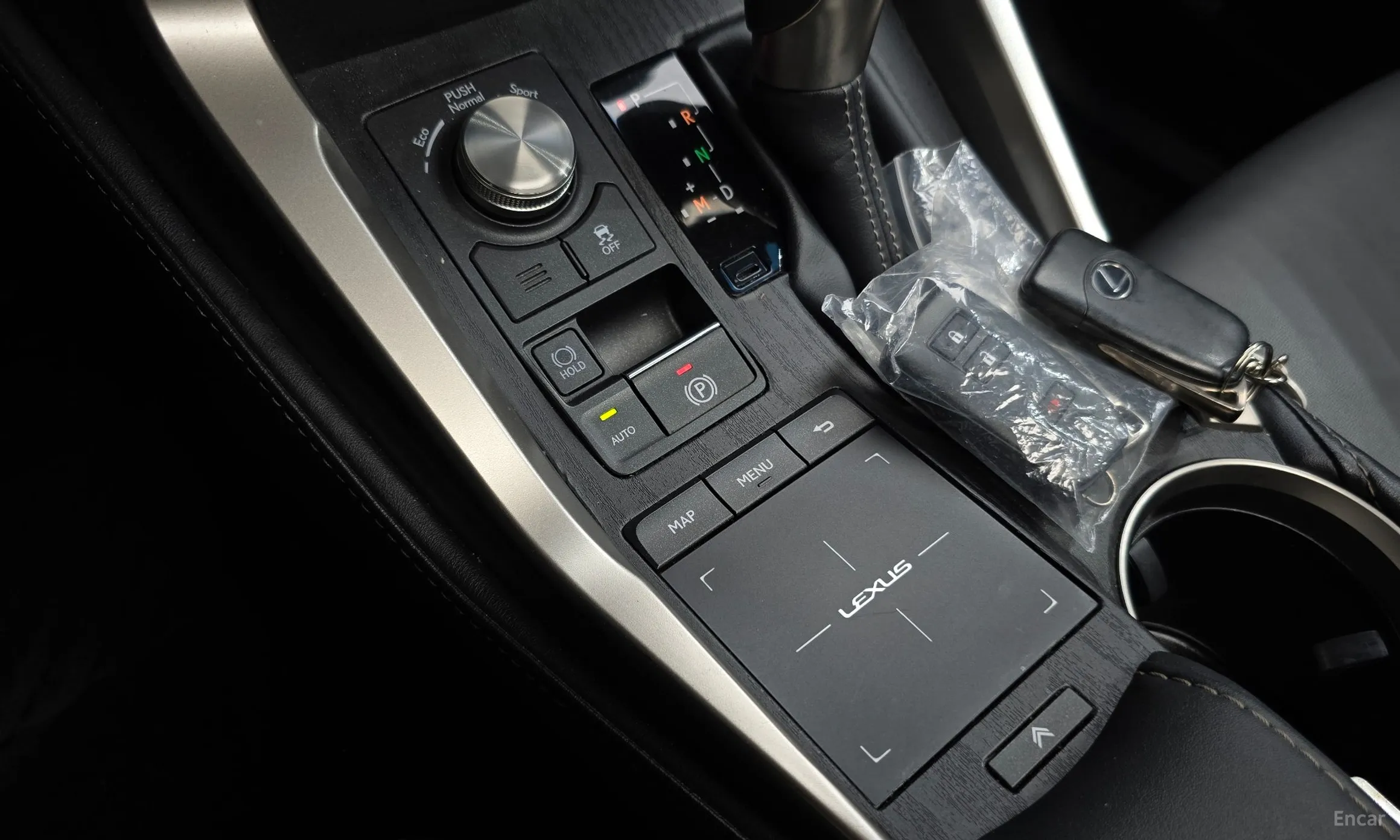 Lexus NX300 превью 16