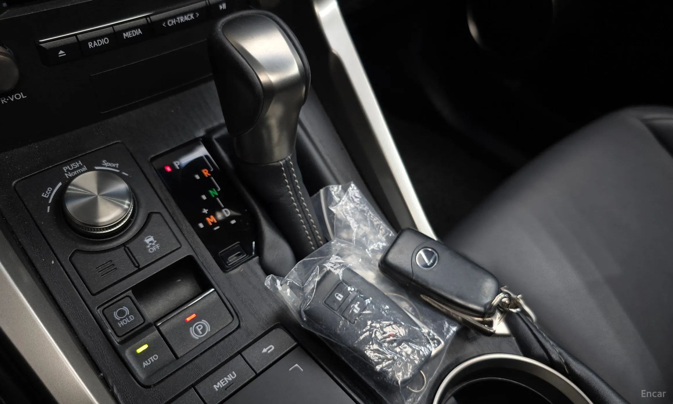 Lexus NX300 превью 9