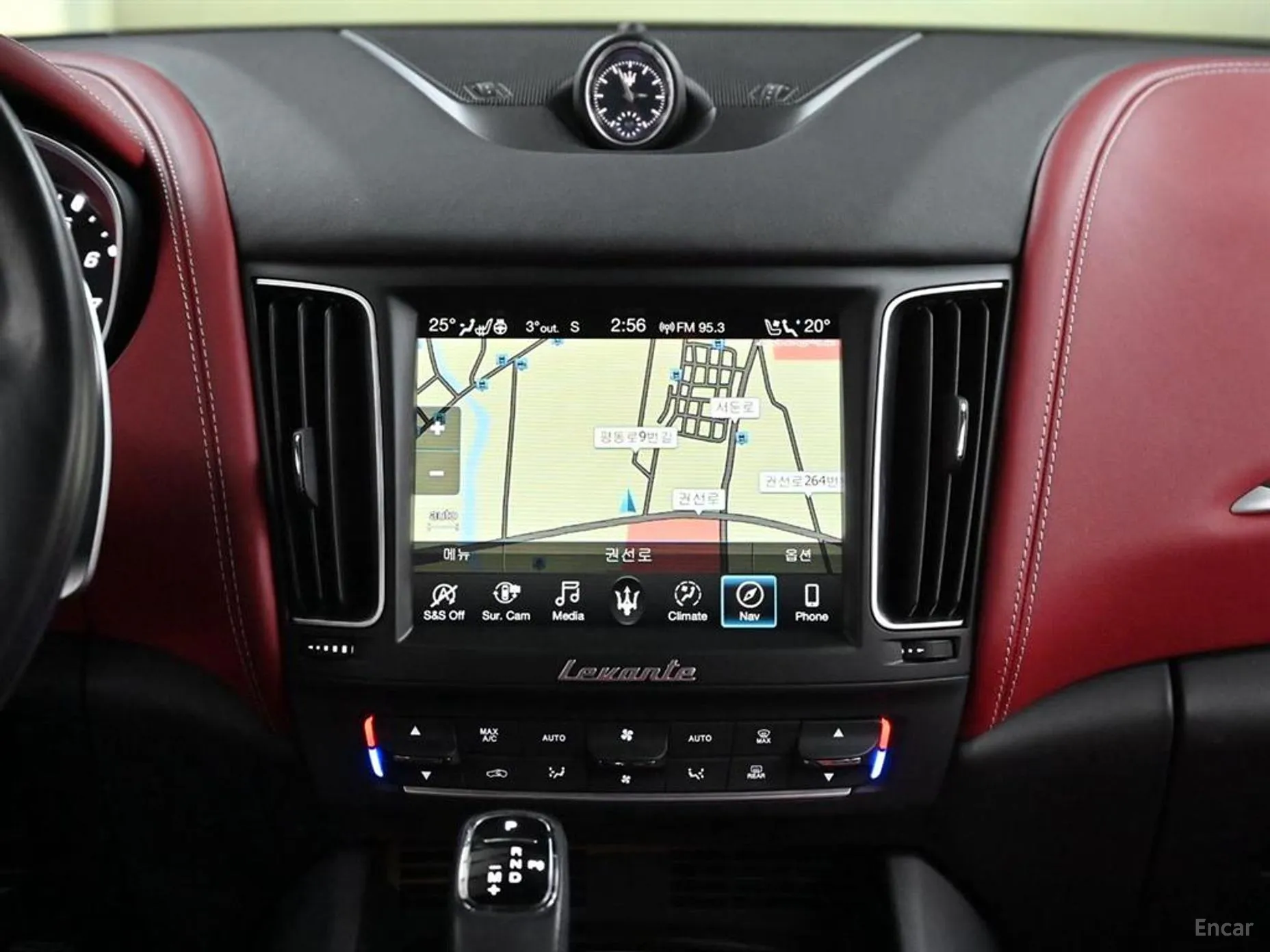 Maserati Levante превью 14