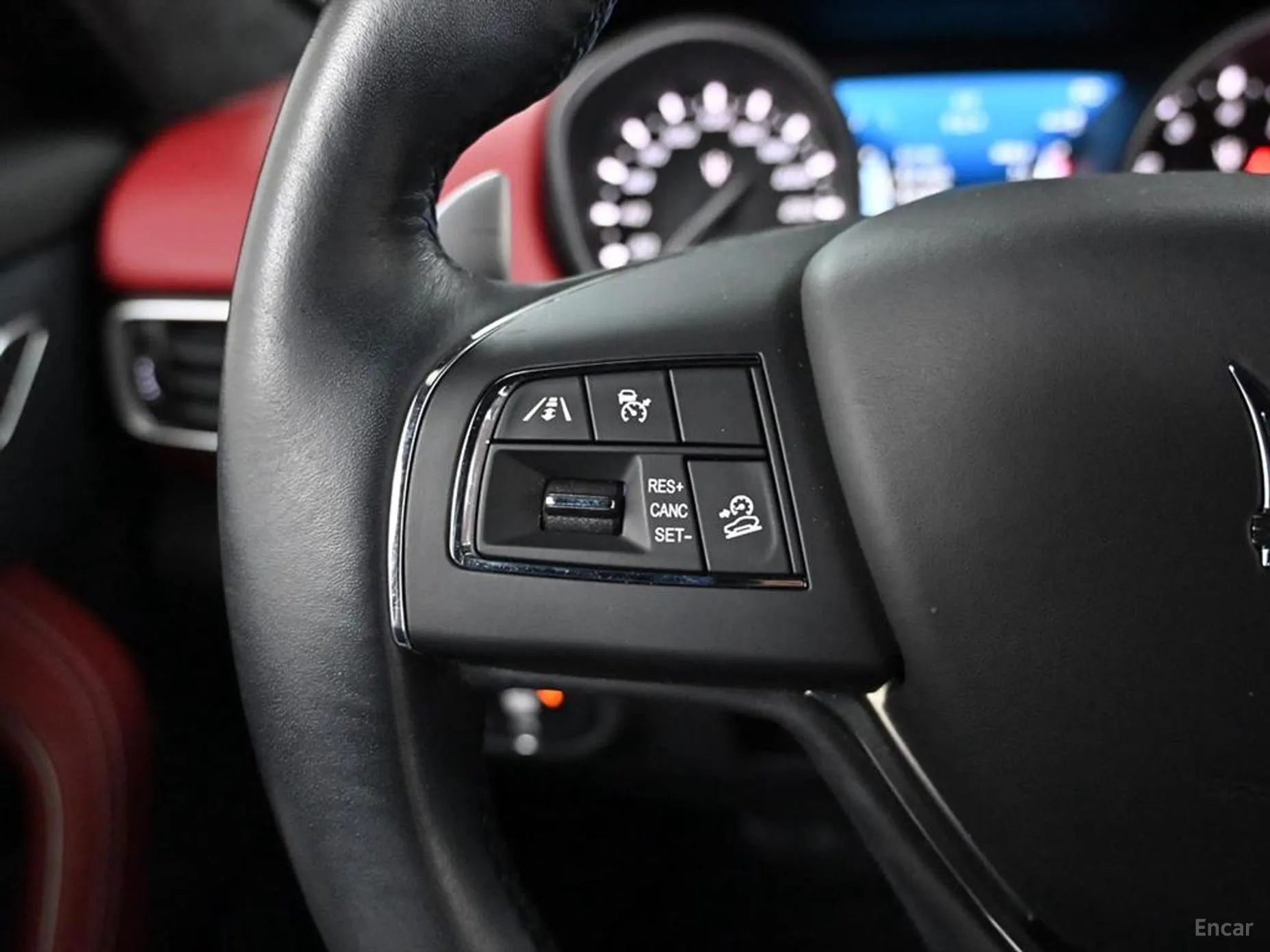 Maserati Levante превью 18