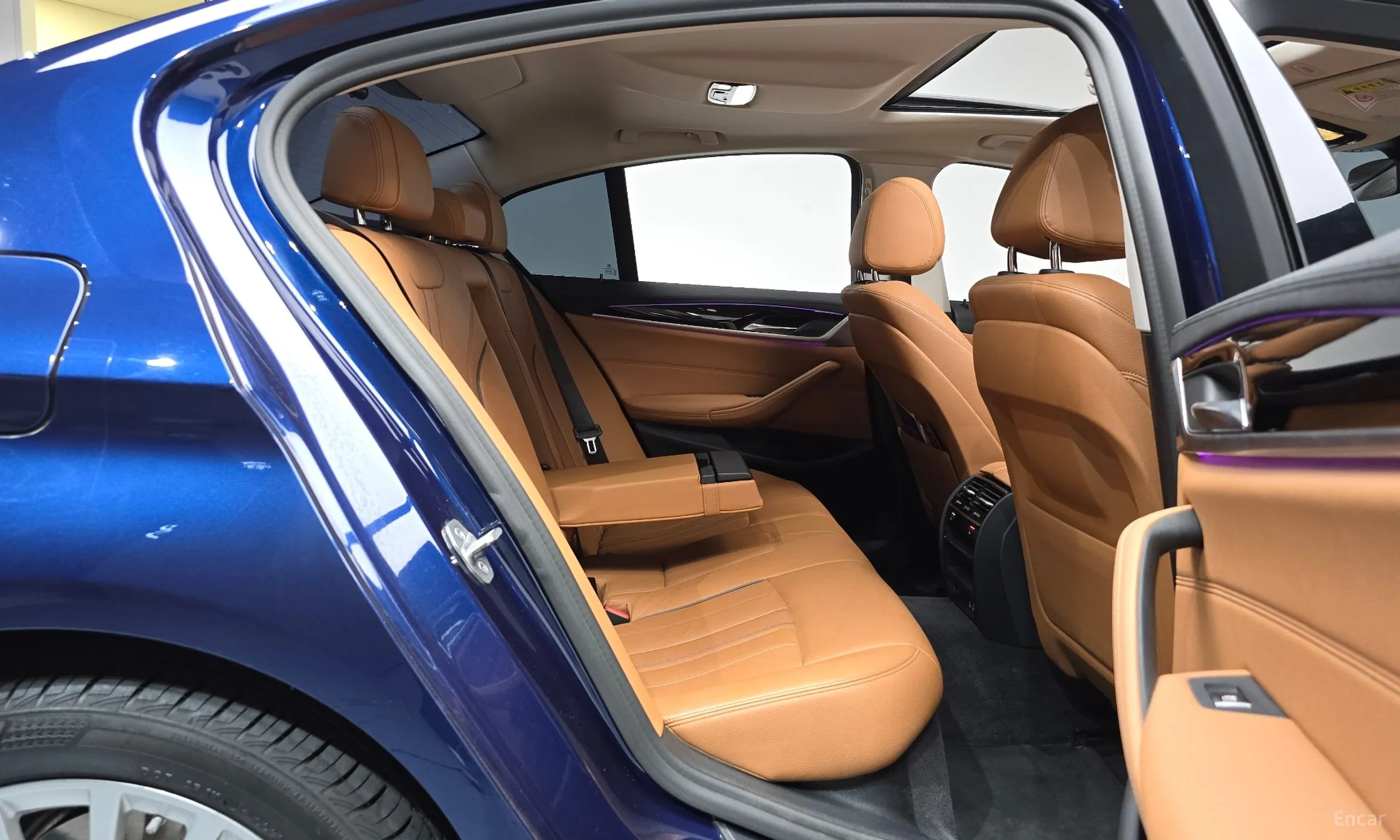 BMW 5 Series (G30) превью 12