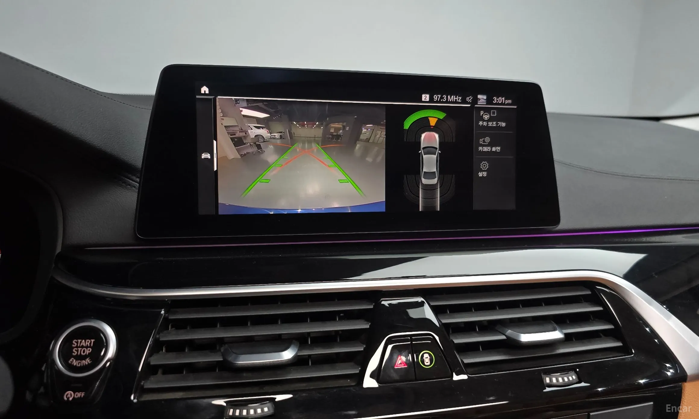 BMW 5 Series (G30) превью 15