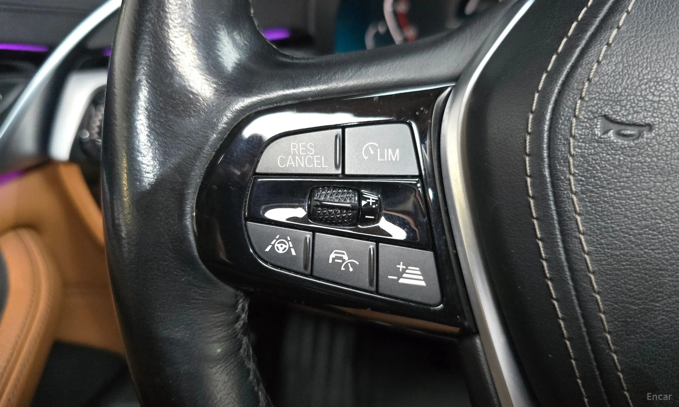 BMW 5 Series (G30) превью 16