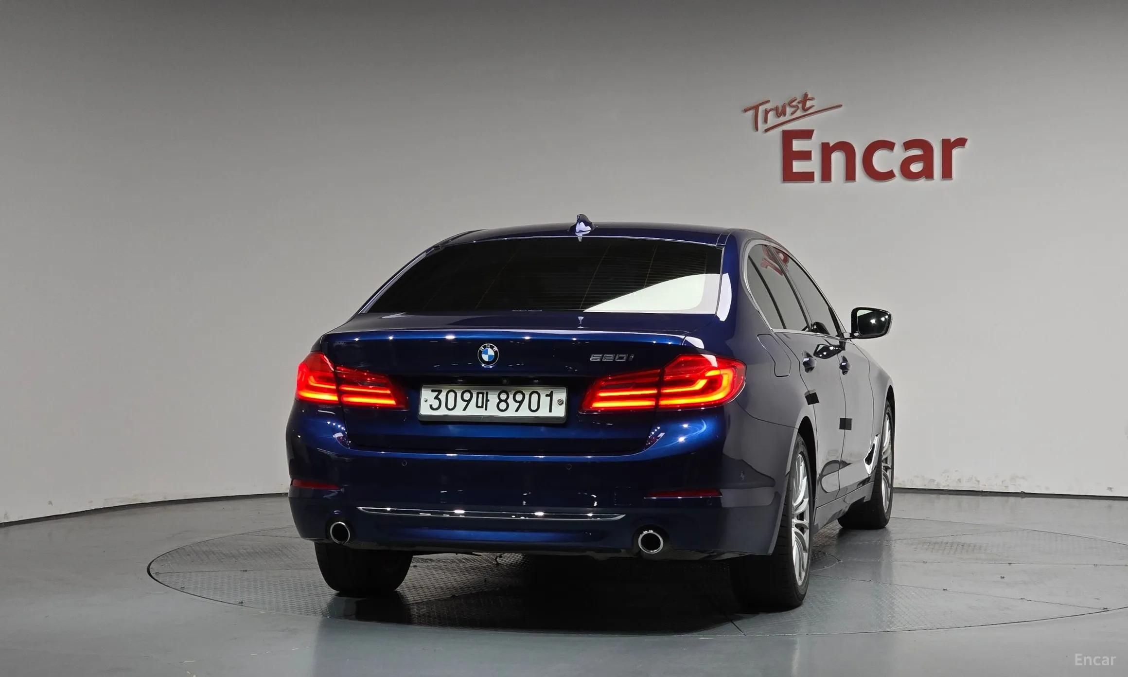 BMW 5 Series (G30) превью 4