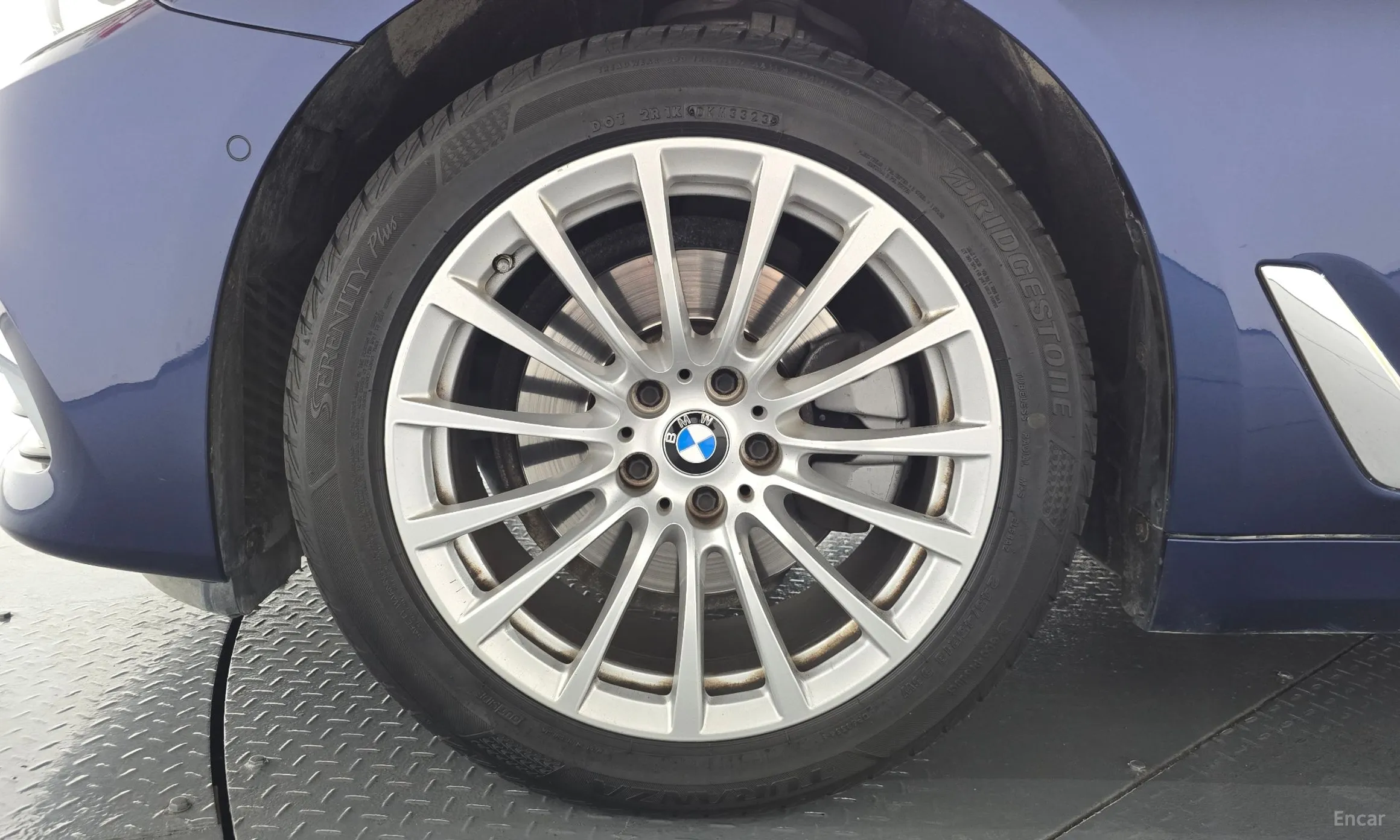 BMW 5 Series (G30) превью 5
